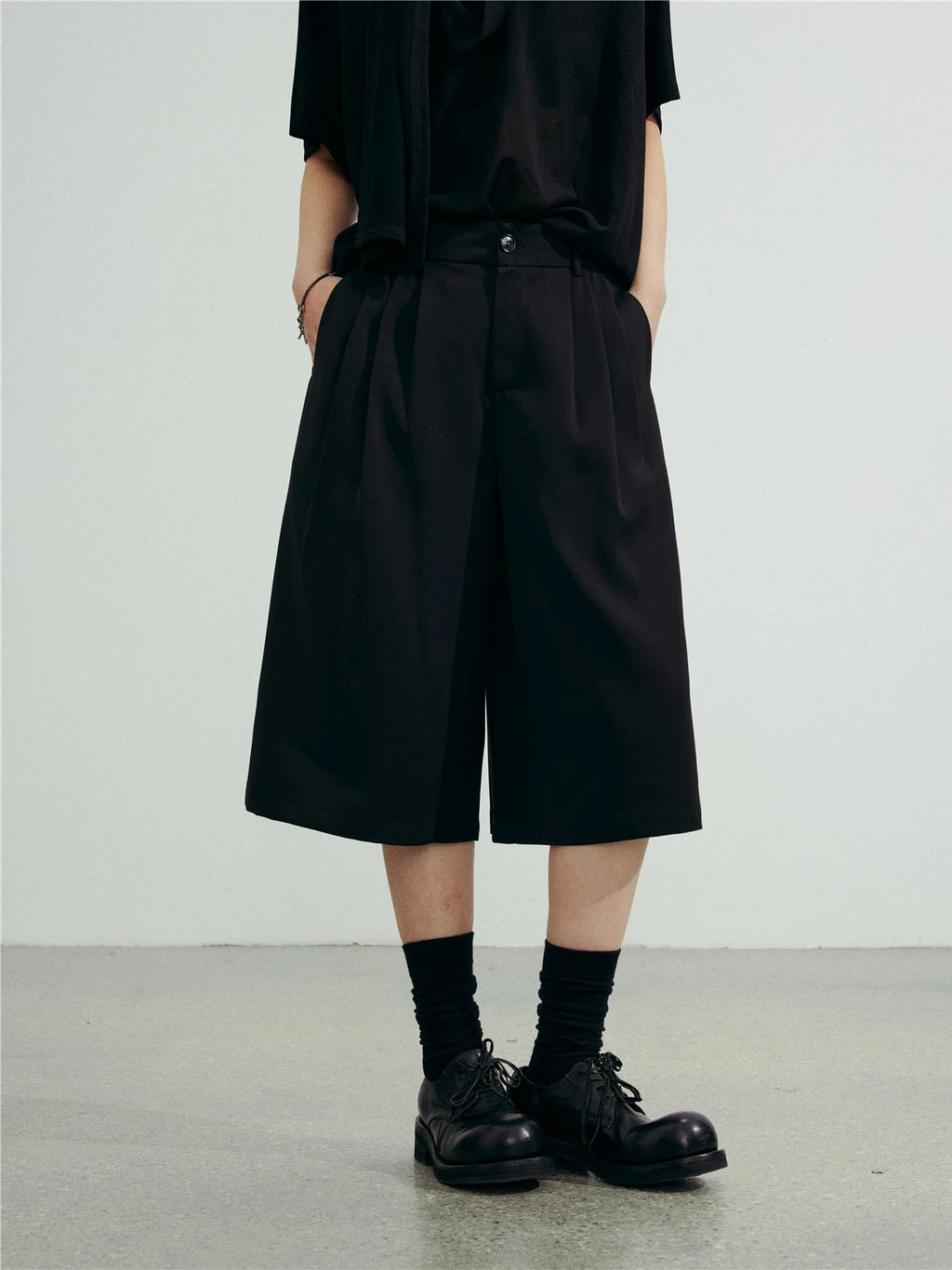 SUNYVONNE Loose-fitting Pleated Casual Shorts