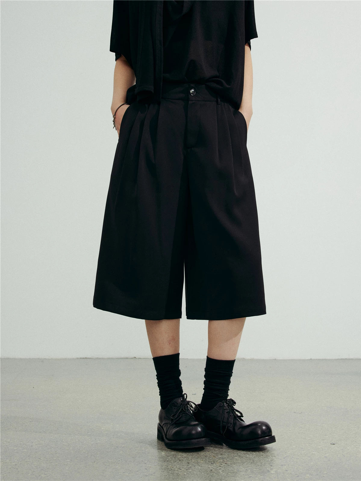 SUNYVONNE Loose-fitting Pleated Casual Shorts