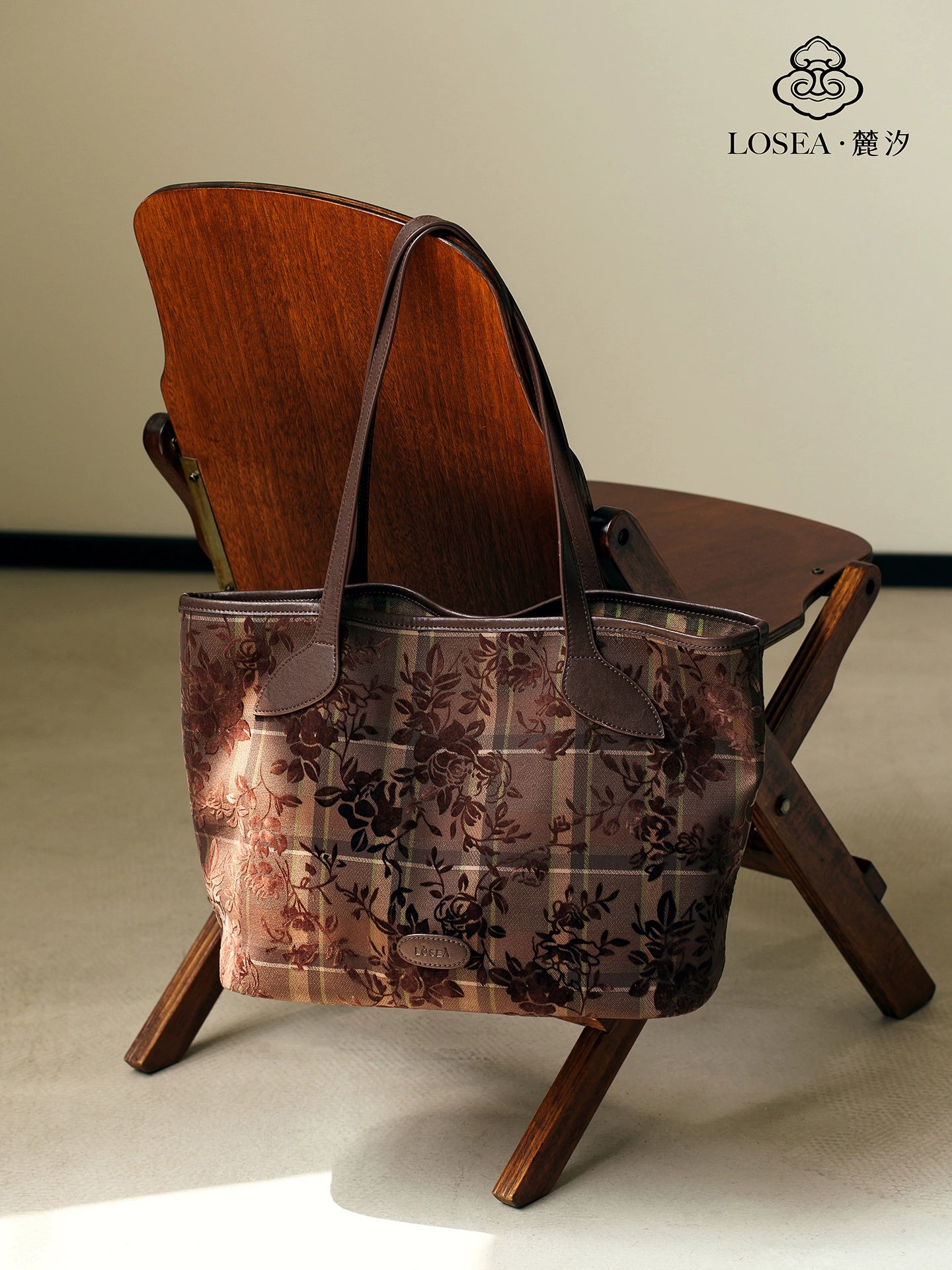 LOSEA "All Things Grow" Tie-dye flocking large-capacity tote bag