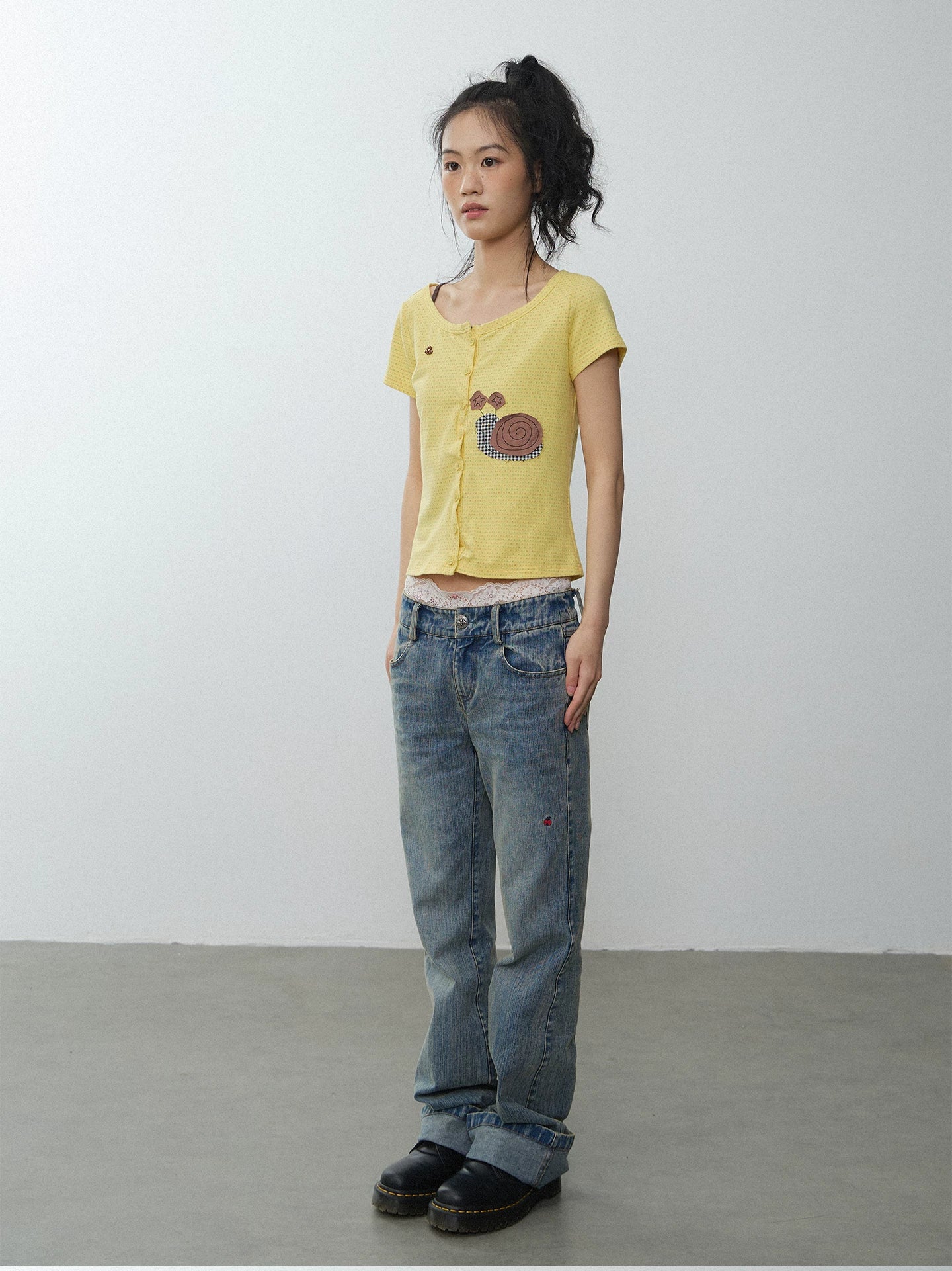 In Two Twos Medium Low Waist Straight Beetle Embroidered Jeans