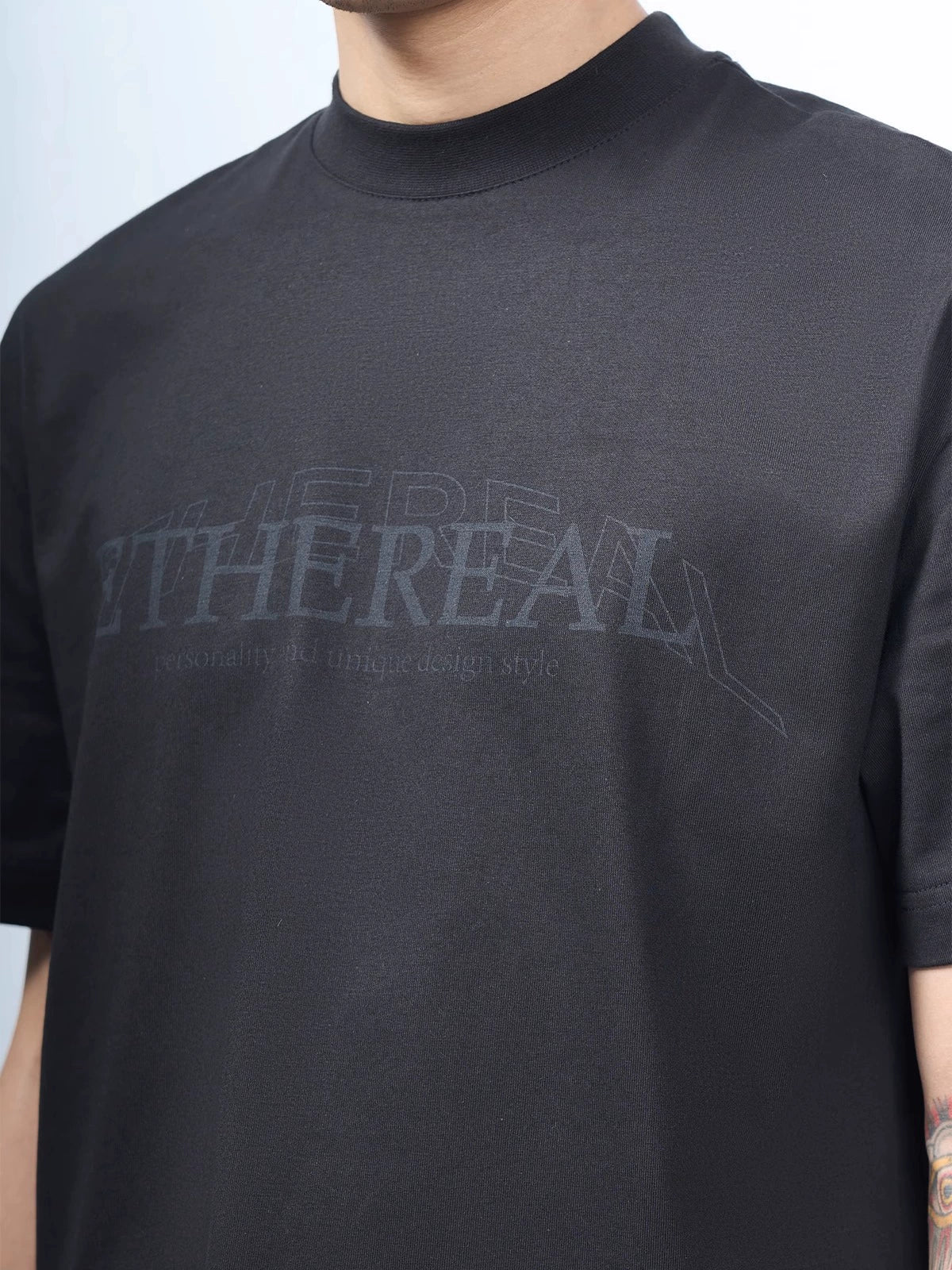 ETHEREAL PRODUCTION  Small Neckline Basic Short Alphabet Printed Tee