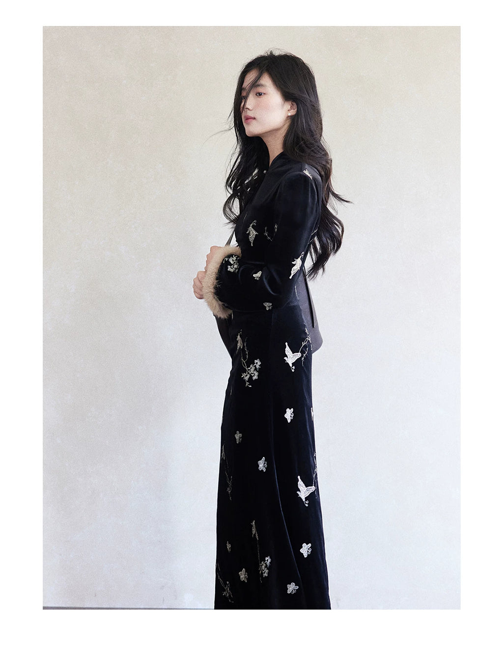 TYANG Retro Heavy Industry Embroidered Velvet Dress
