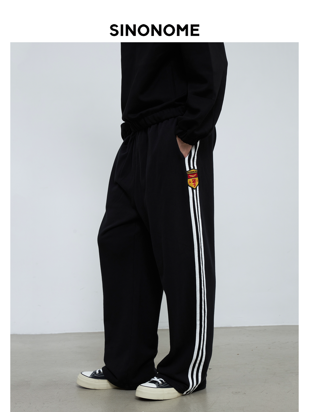 SINONOME Polished Badge Three-bar Sweatpants