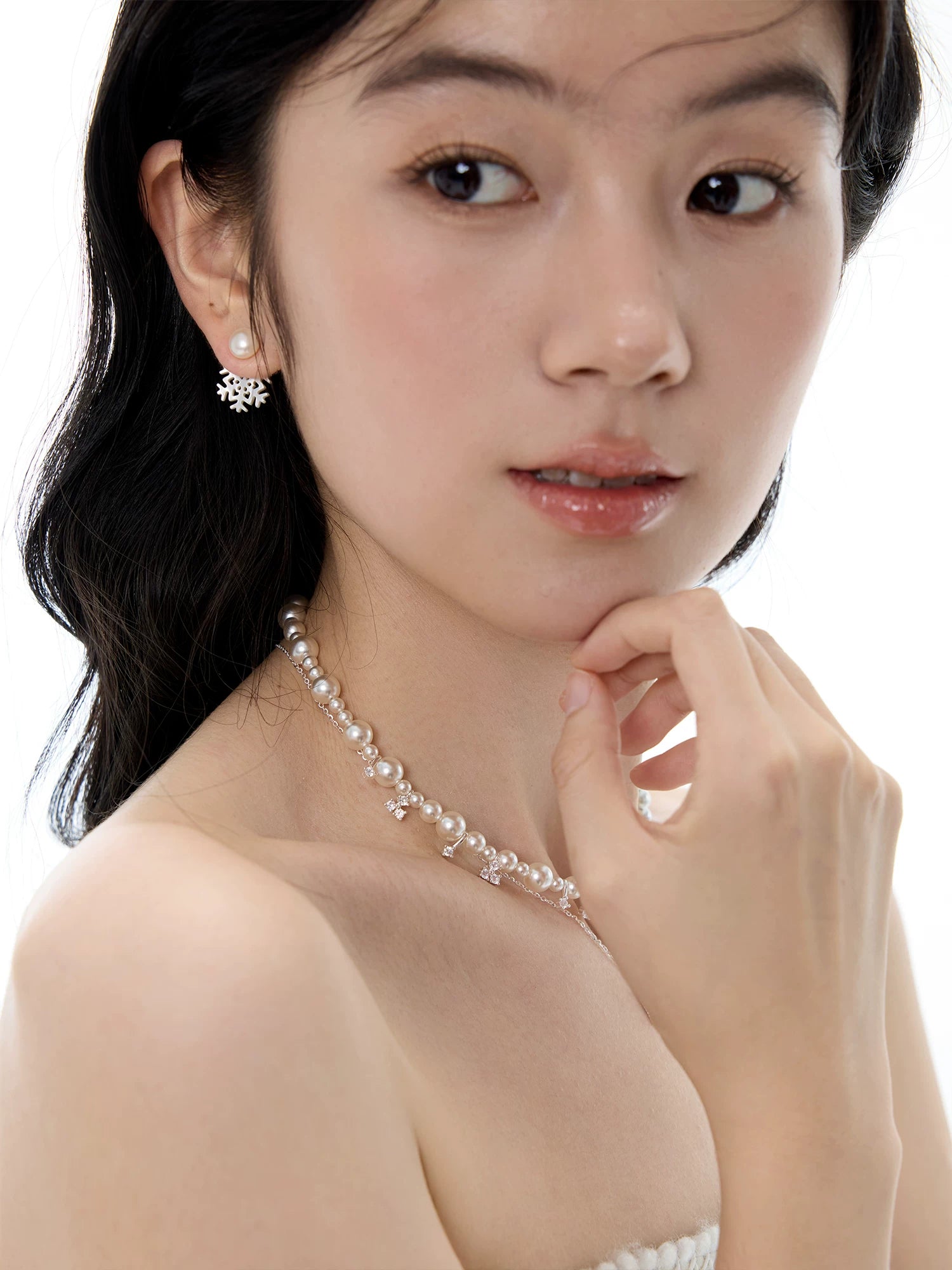 NO SOLUTION Dish Shell Snowflake Freshwater Pearl Stud Earrings