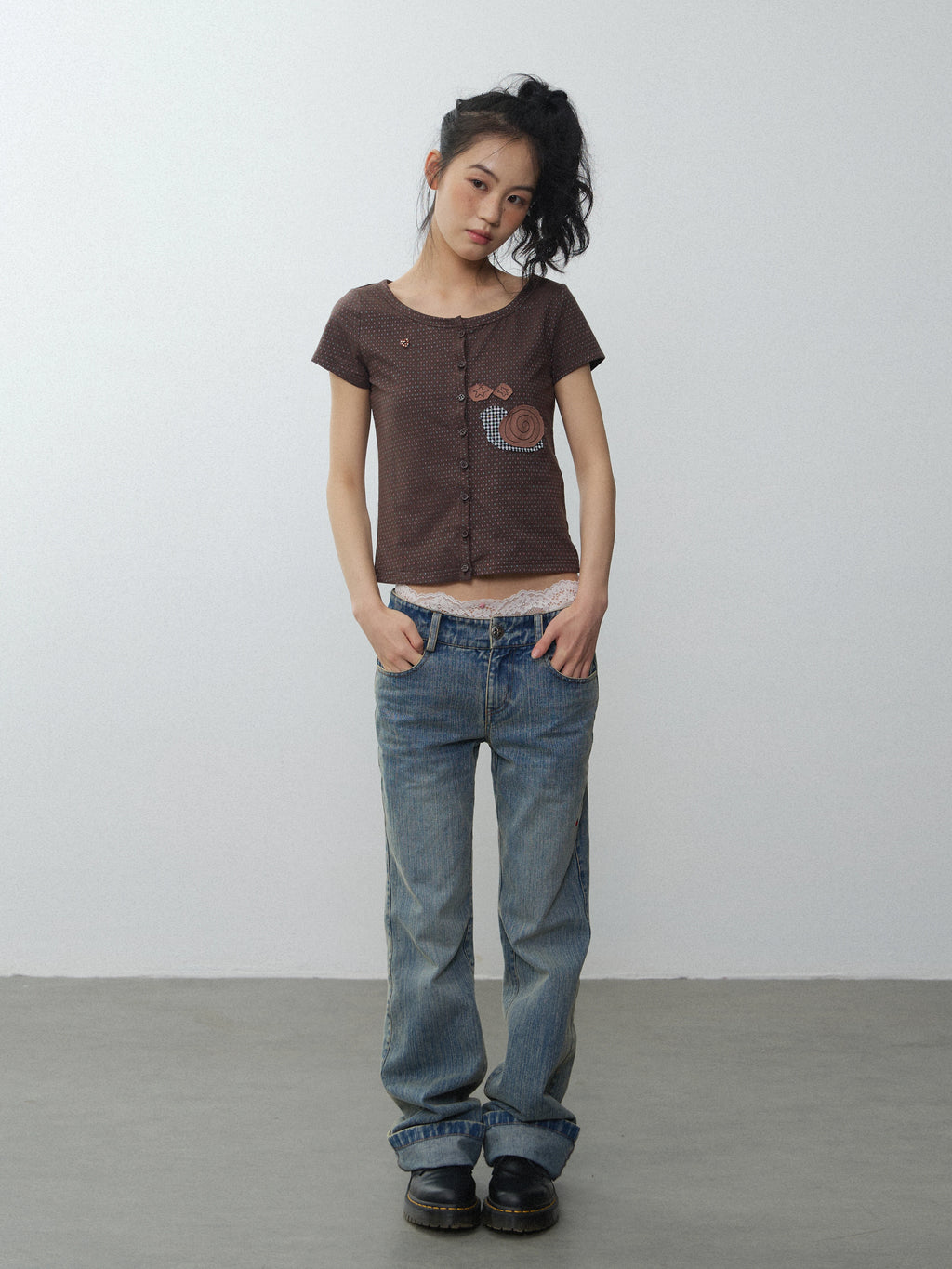 In Two Twos Snail Patch Embroidered Casual Tee