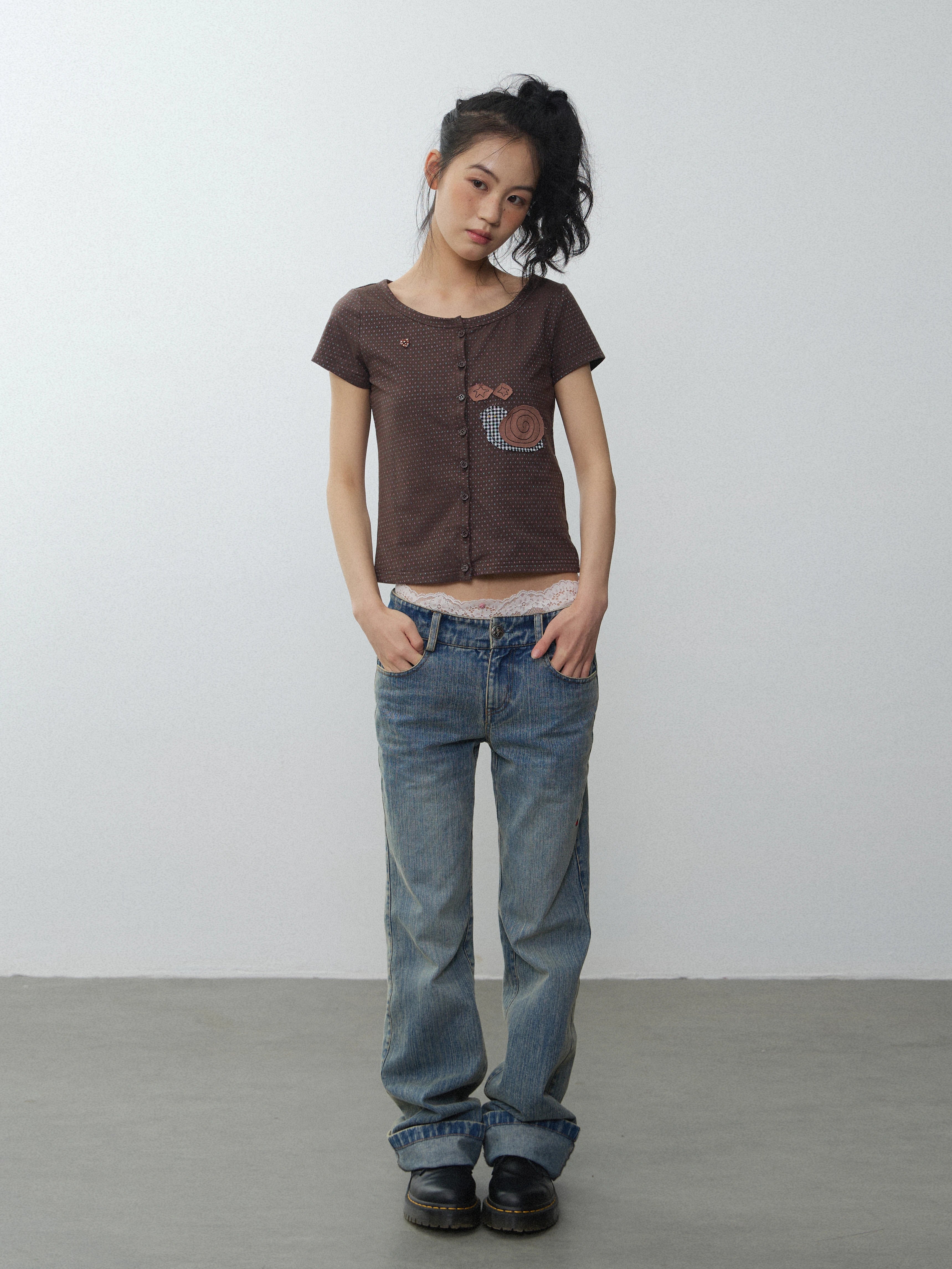 In Two Twos Snail Patch Embroidered Casual Tee