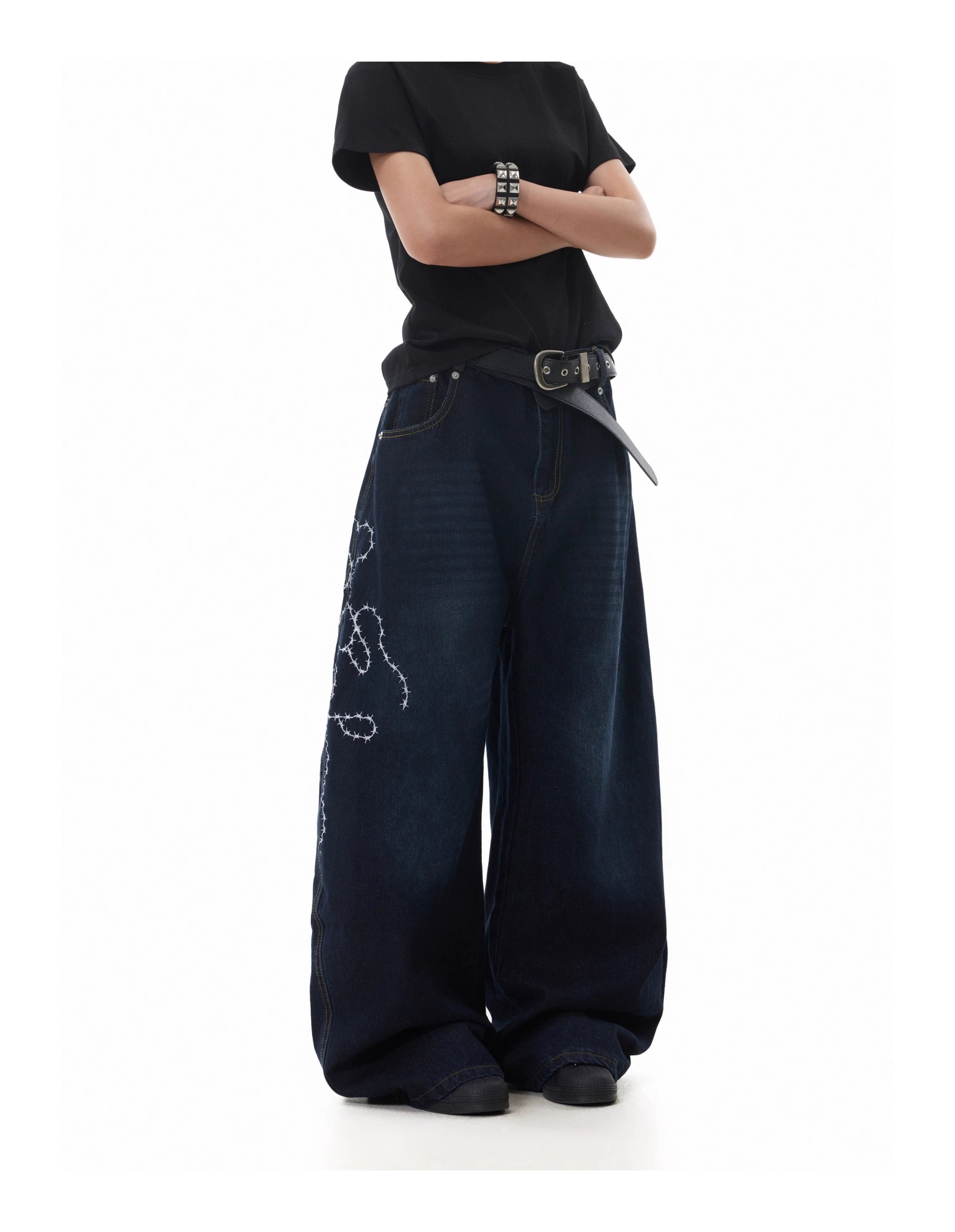 BTSG lightning embroidery washed old scimitar jeans