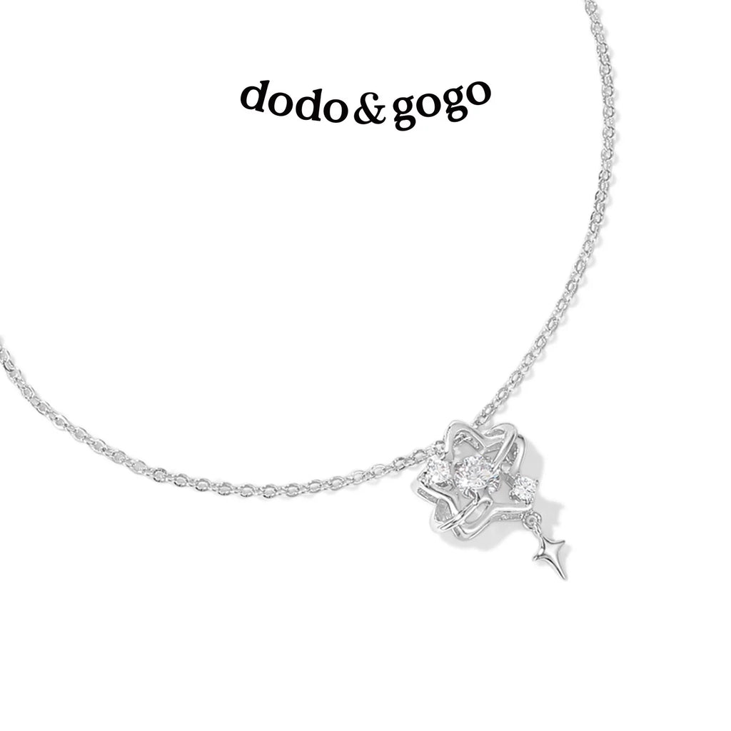 DODOGOGO Hollow Star Necklace