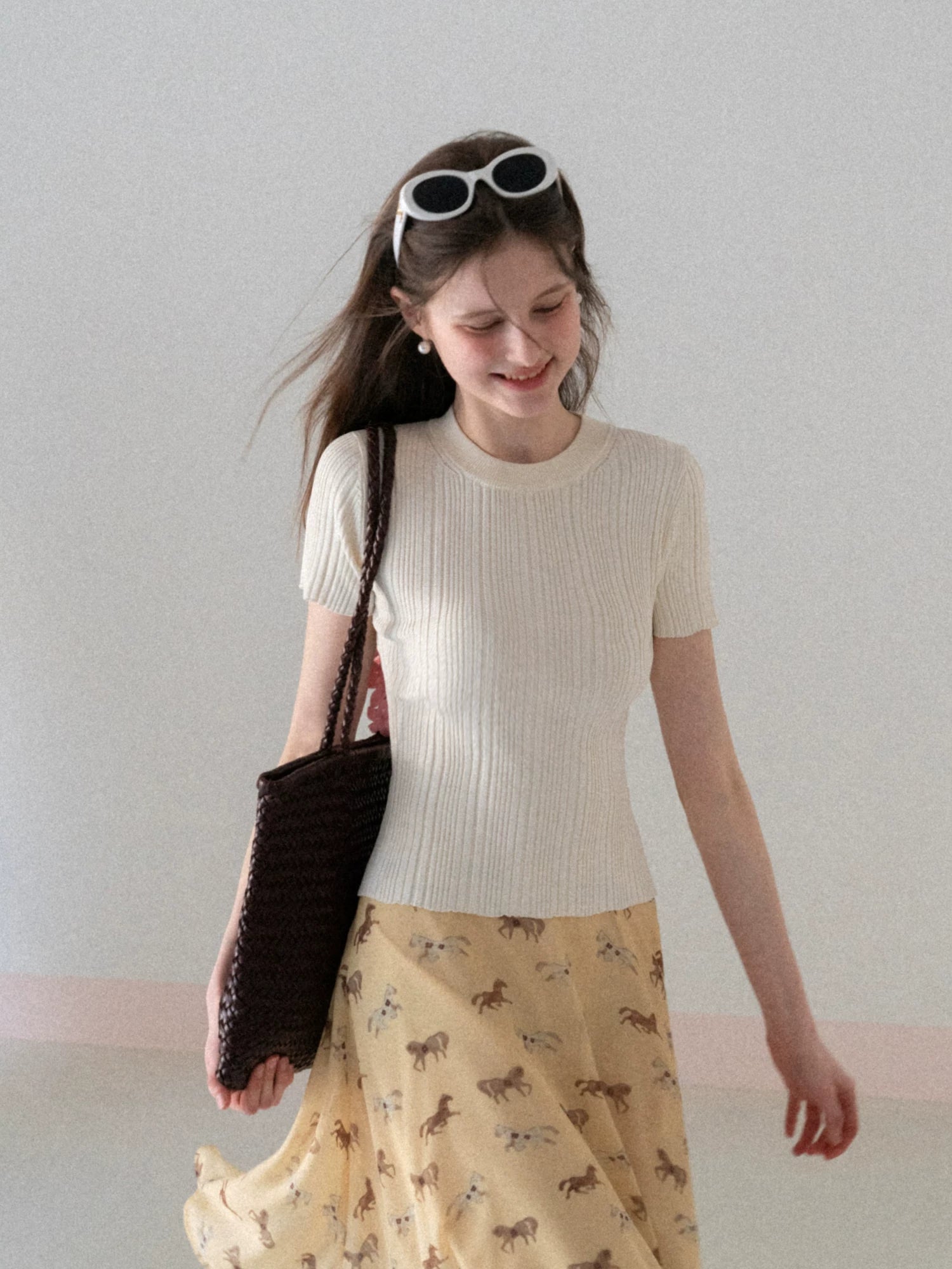 EGGKA Round Neck Pit Strip Thin Tee