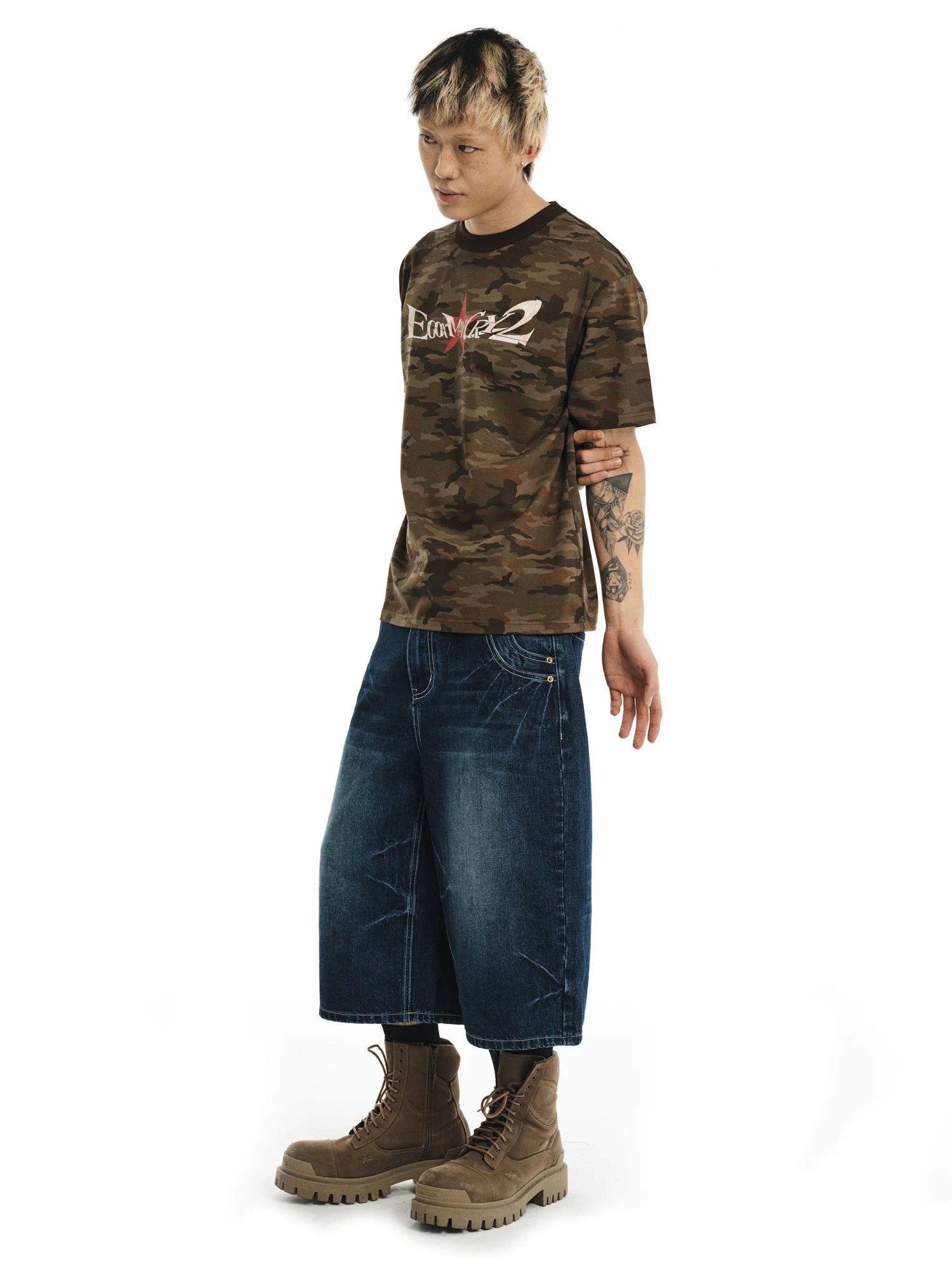 NOVACAM Retro Camo Female Spoof Fun Tee