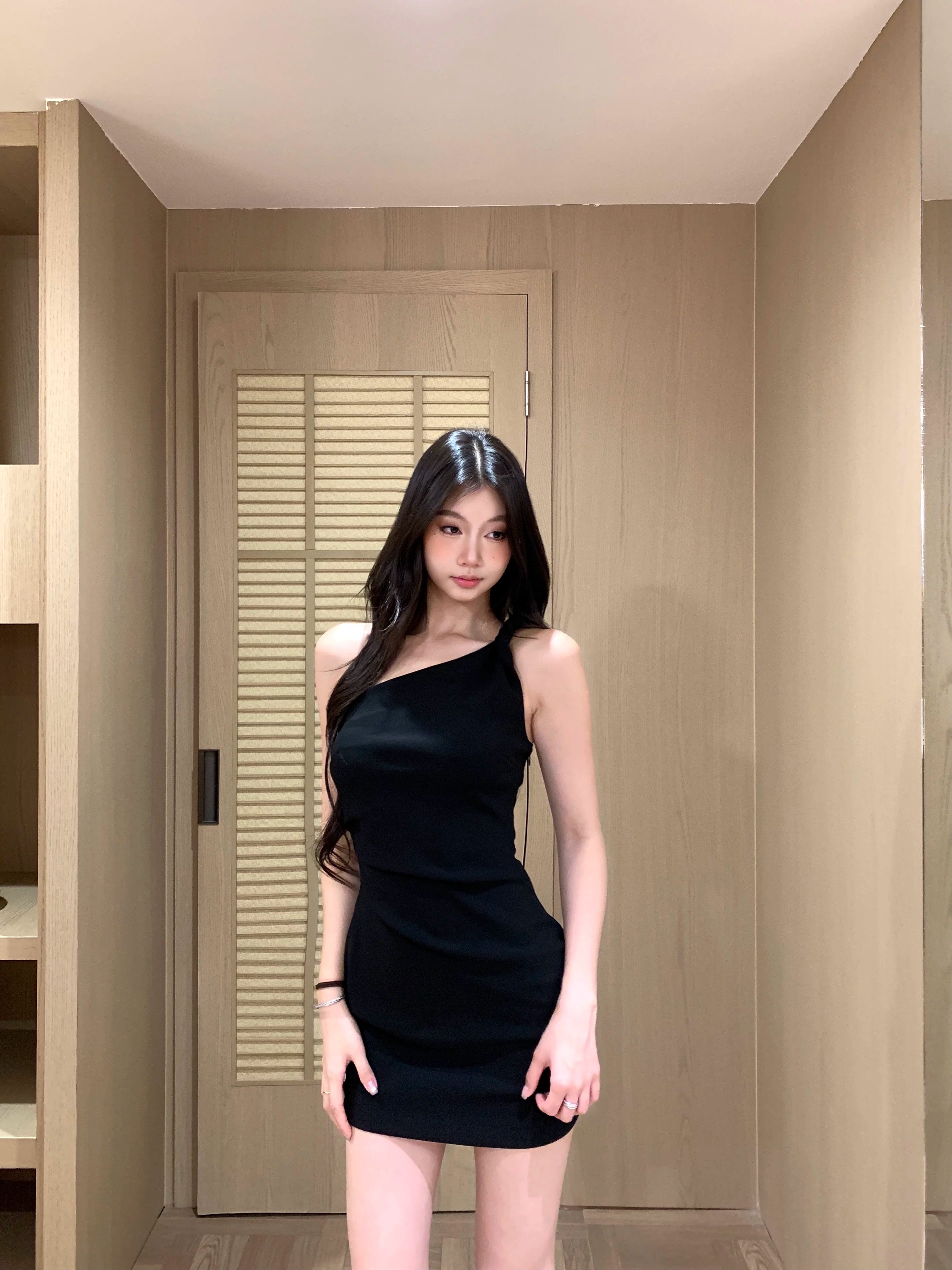 WITHMIN Diagonal Neck Off-the-shoulder Waist Slim-fit Skirt