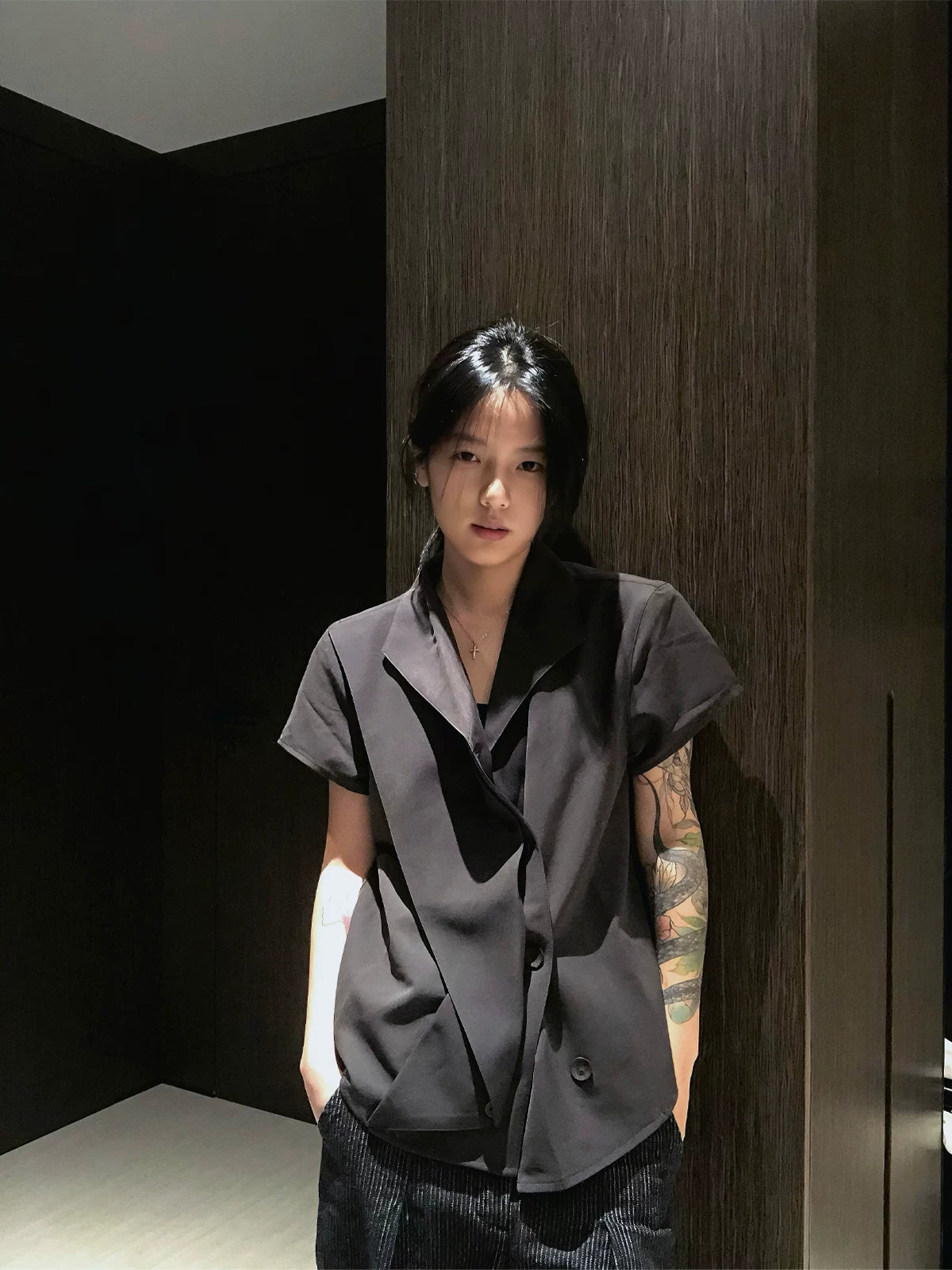 Slight Vogue Folded Flip Sleeve Short Sleeve Shirt