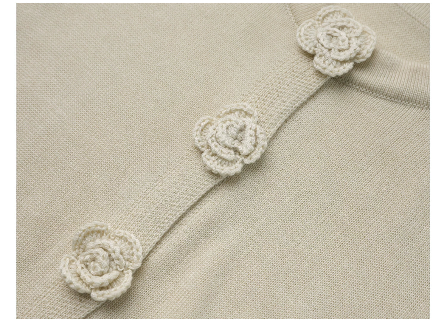 EIGHTHMONTH Three-dimensional Floral Button Knit