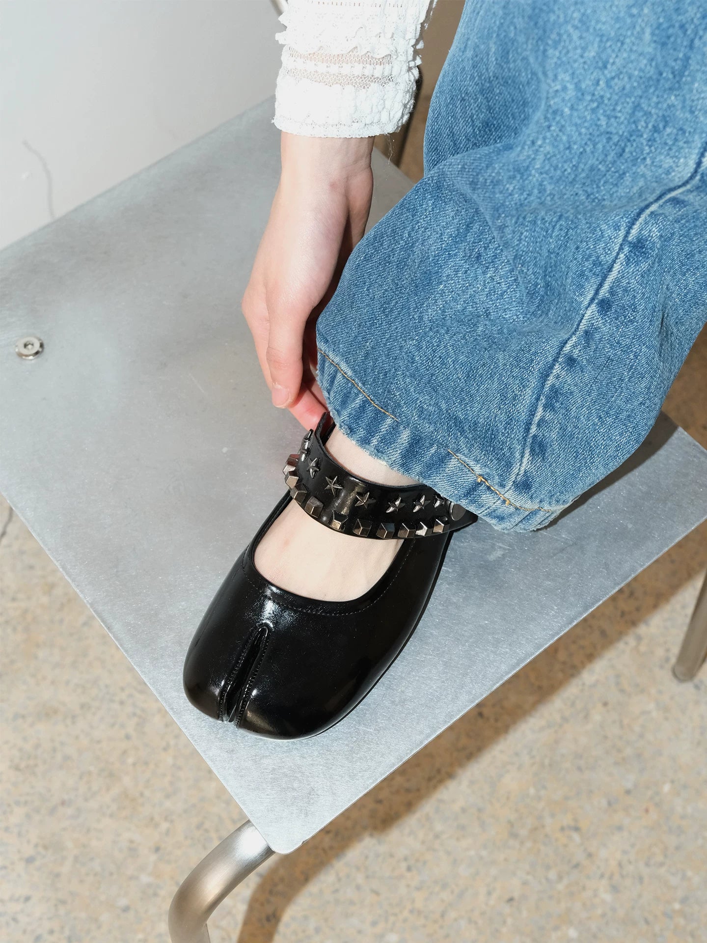 Mooreyu Sweet Cool One-Word Shoes with Round Head Flat Bottom