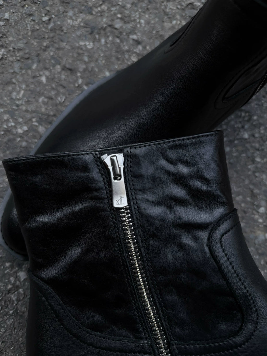 AMBSOM Pointed Yuppie High-top Chelsea Boots