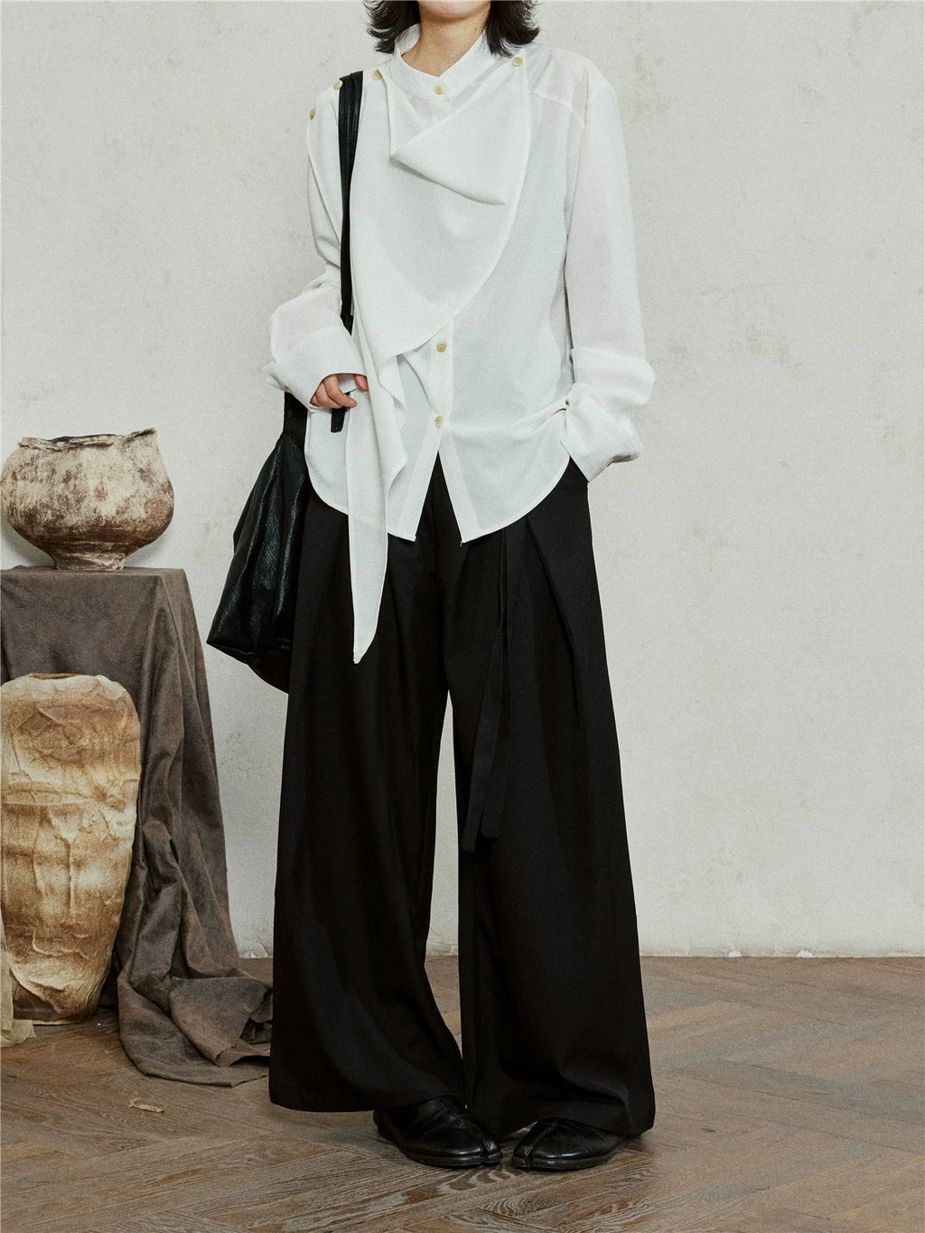 SUNYVONNE Asymmetrical Cut Loose Long Sleeve Shirt
