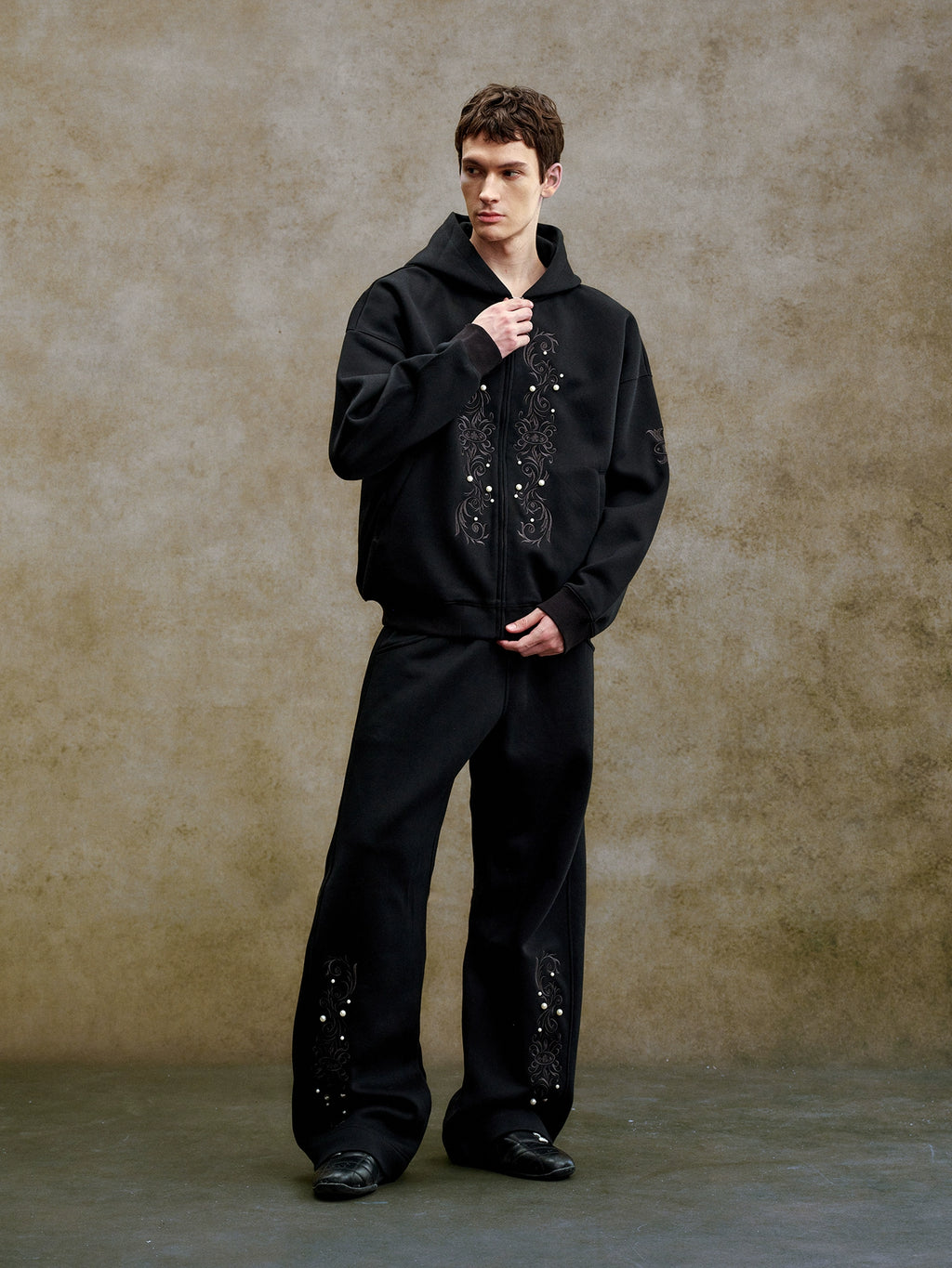 YADcrew Vintage Casual Pearl Scimitar Sweatpants