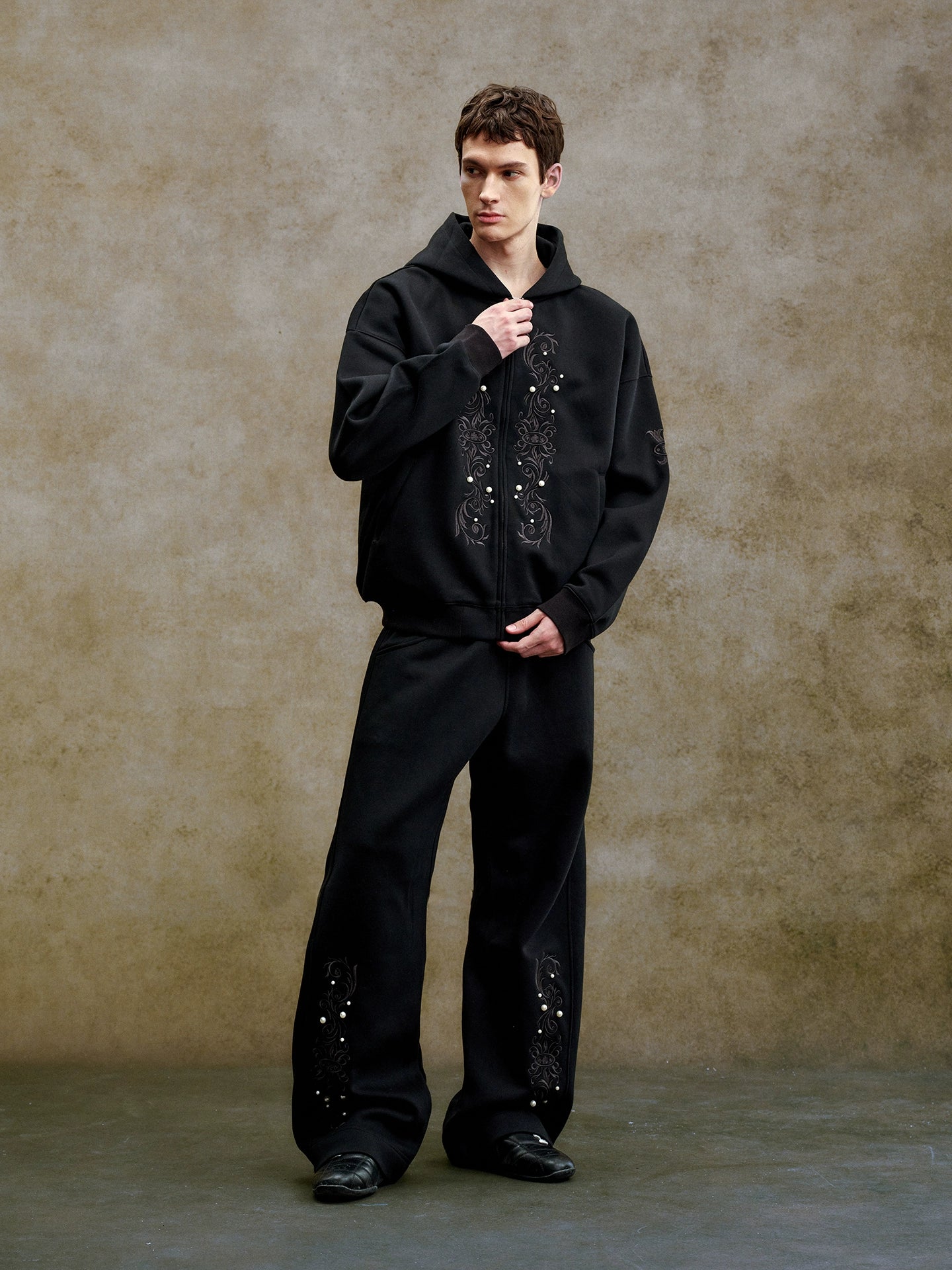 YADcrew Vintage Casual Pearl Scimitar Sweatpants