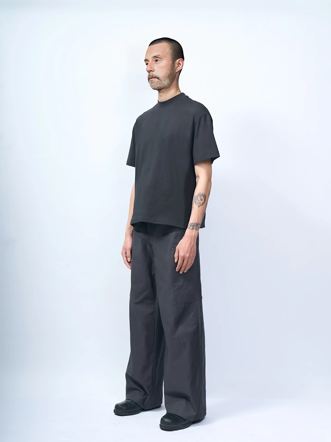 ETHEREAL PRODUCTION Neutral Small Neckline Short and Wide Cut Tee