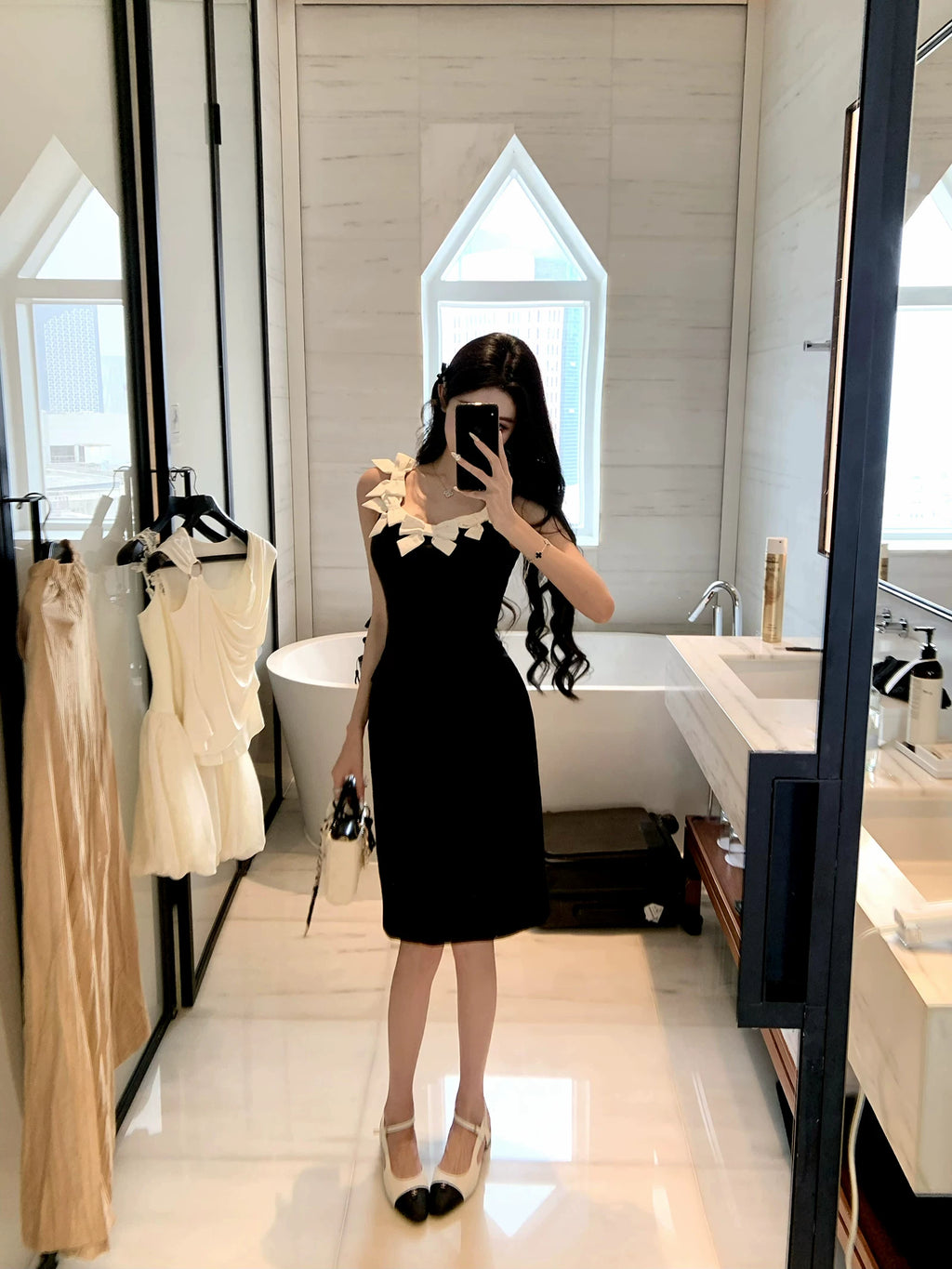 Barb Chill Bow Contrast Dress
