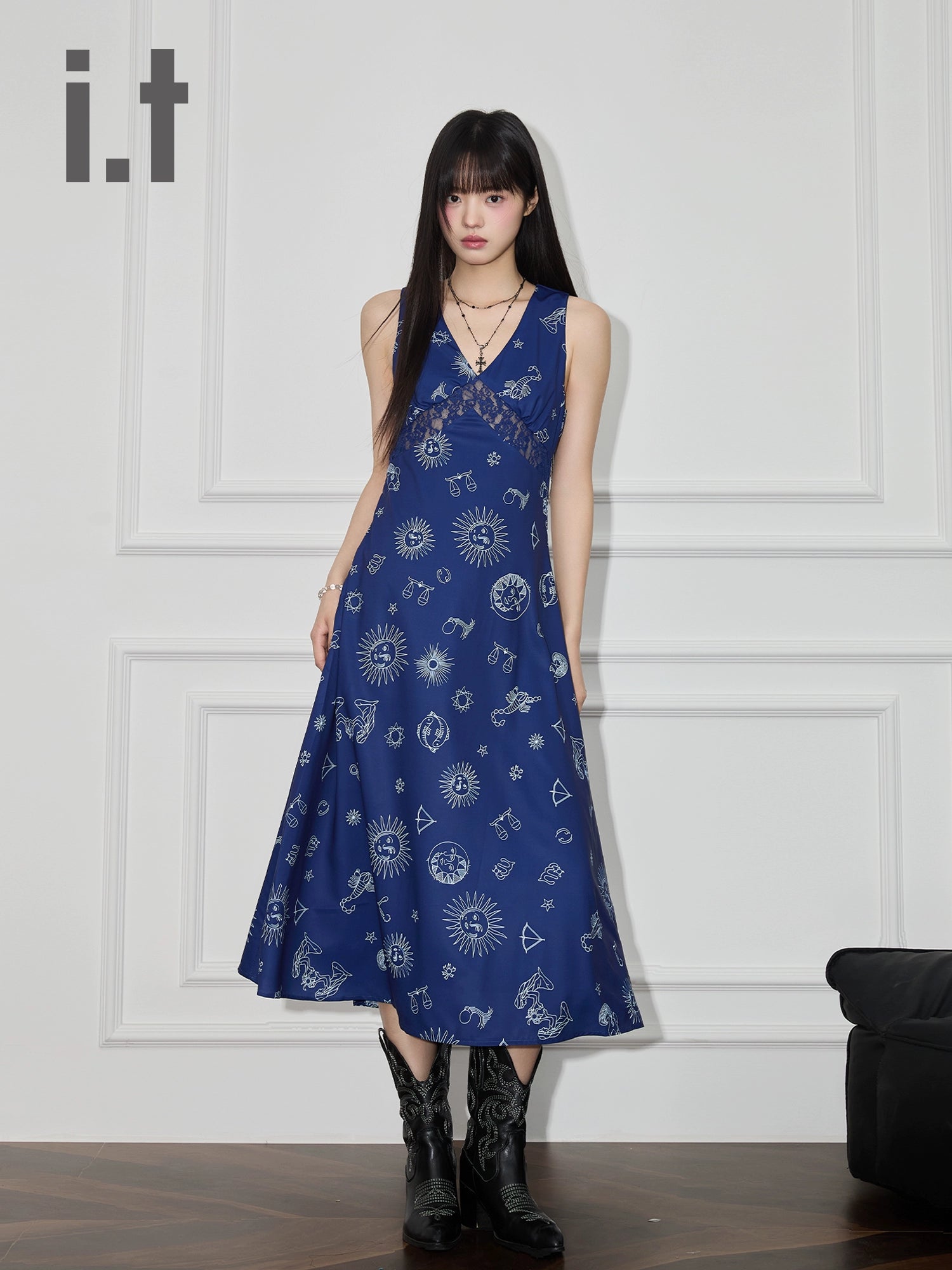 IT: CHOCOOLATE V-neck Vest Dress