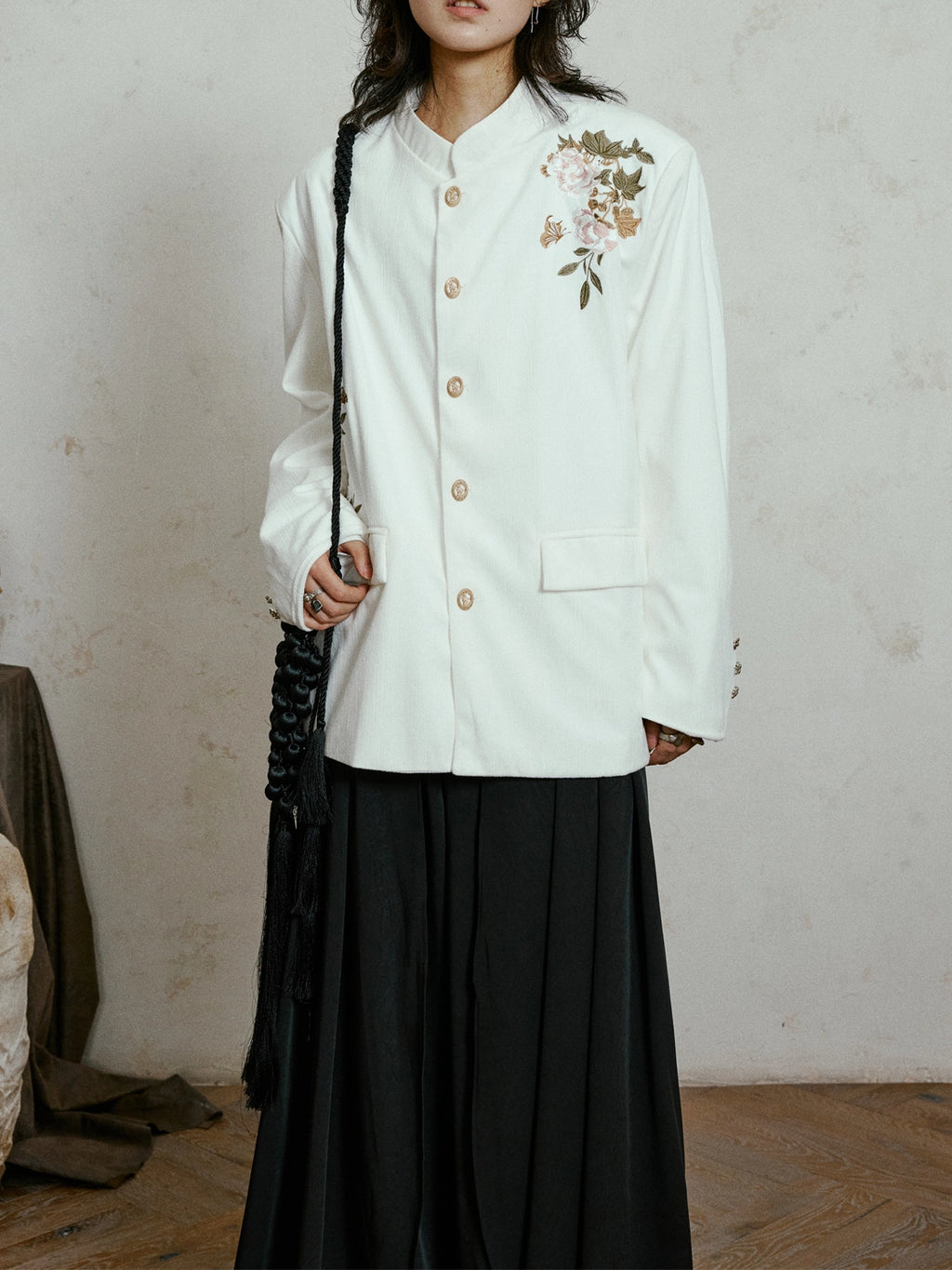 SUNYVONNE Vintage Flower Embroidered Blazer