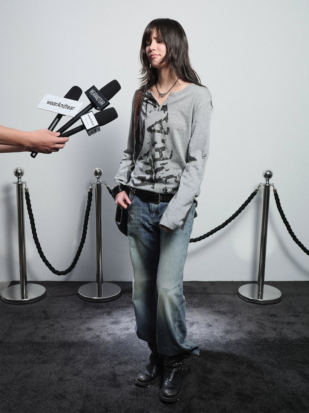 WearAndtear Small V-neck Loose and Light Long Sleeves