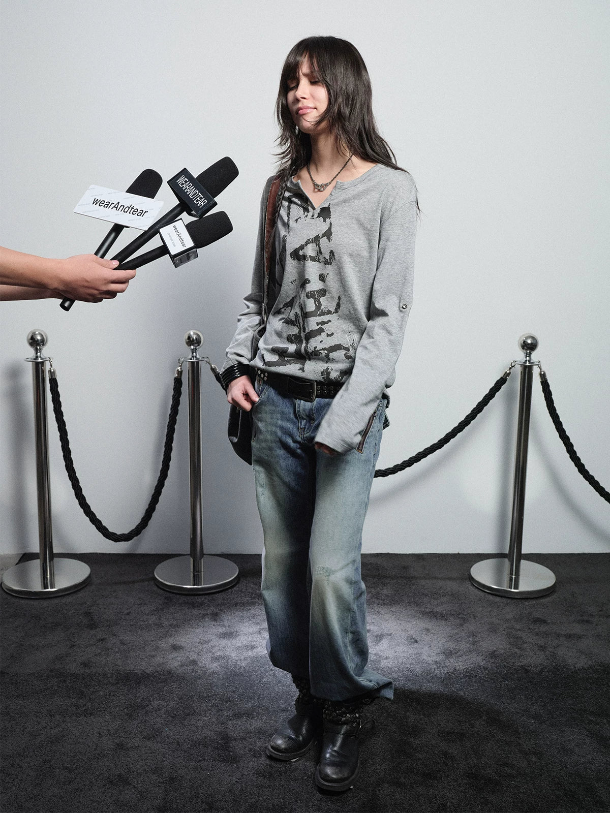 WearAndtear Small V-neck Loose and Light Long Sleeves