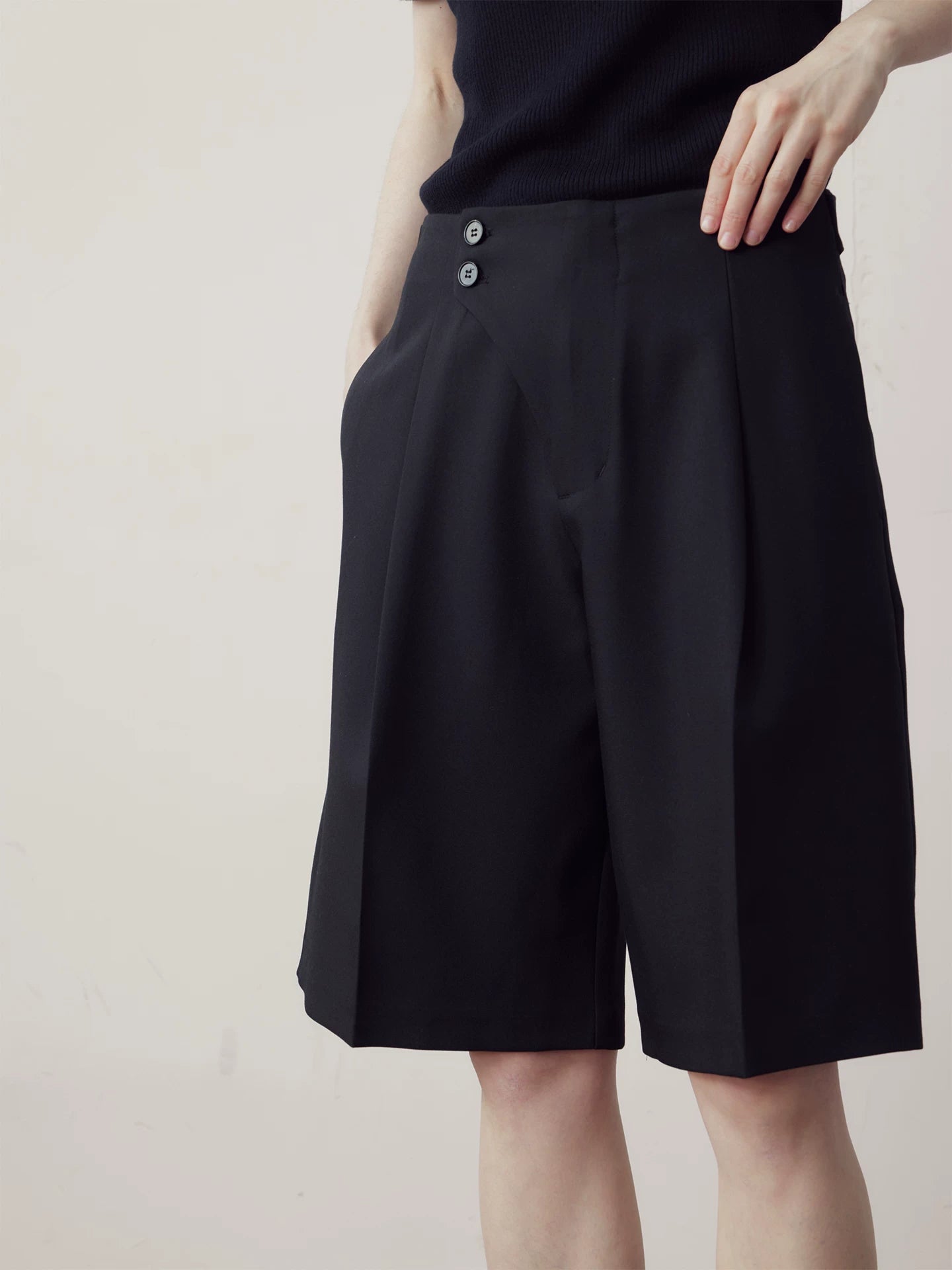 COLN Minimalist Anti-wrinkle Straight Loose Shorts