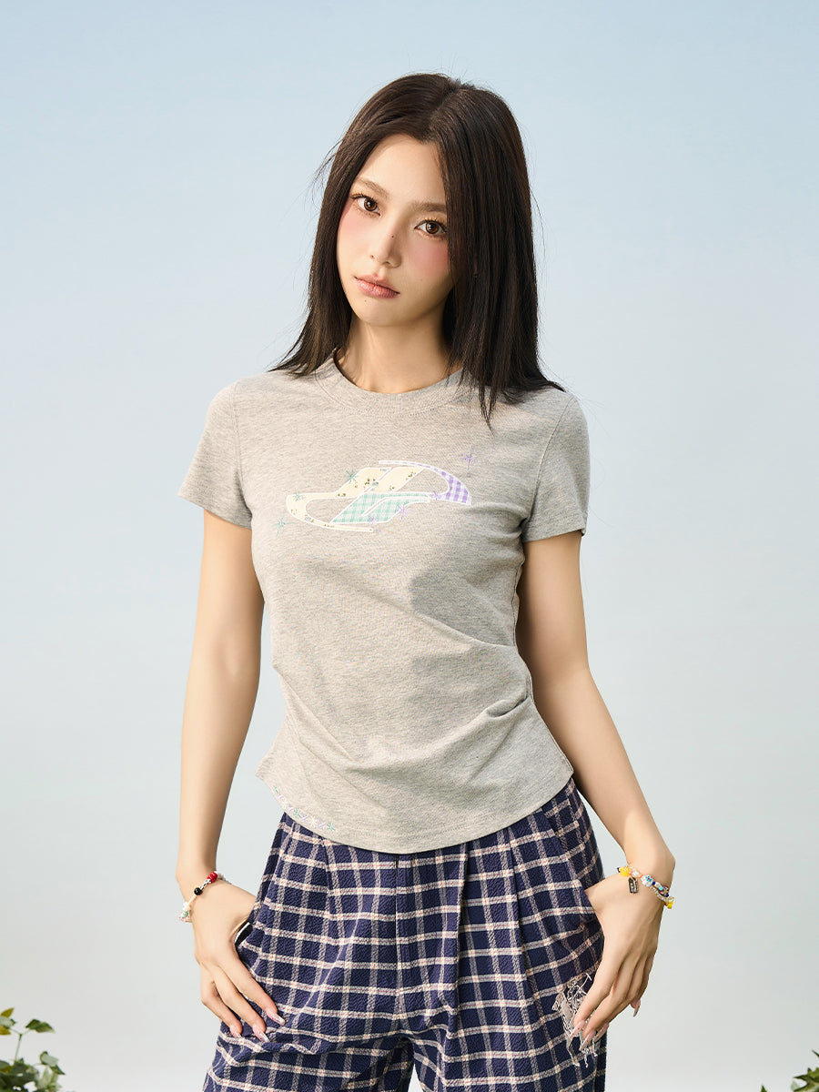 HACR Childlike Floral Applique Embroidered Pleated Slim Tee