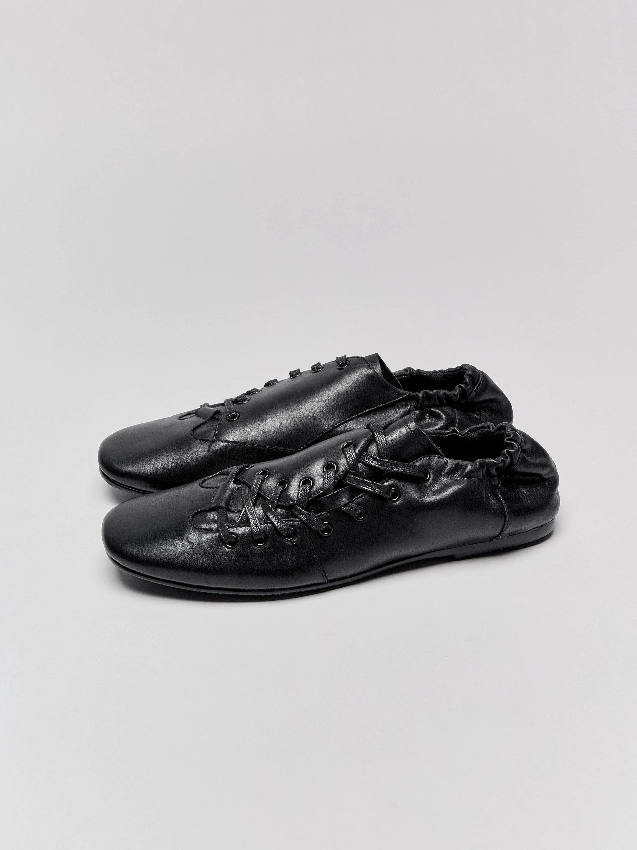 AMBSOM Diagonal Lace-up Pleated Leather Shoes