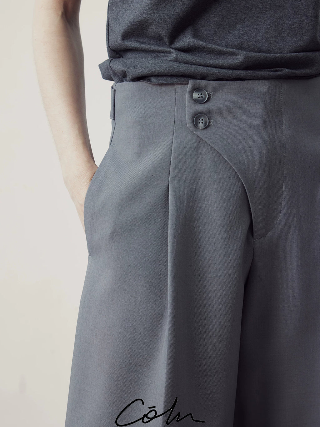 COLN Minimalist Anti-wrinkle Straight Loose Shorts
