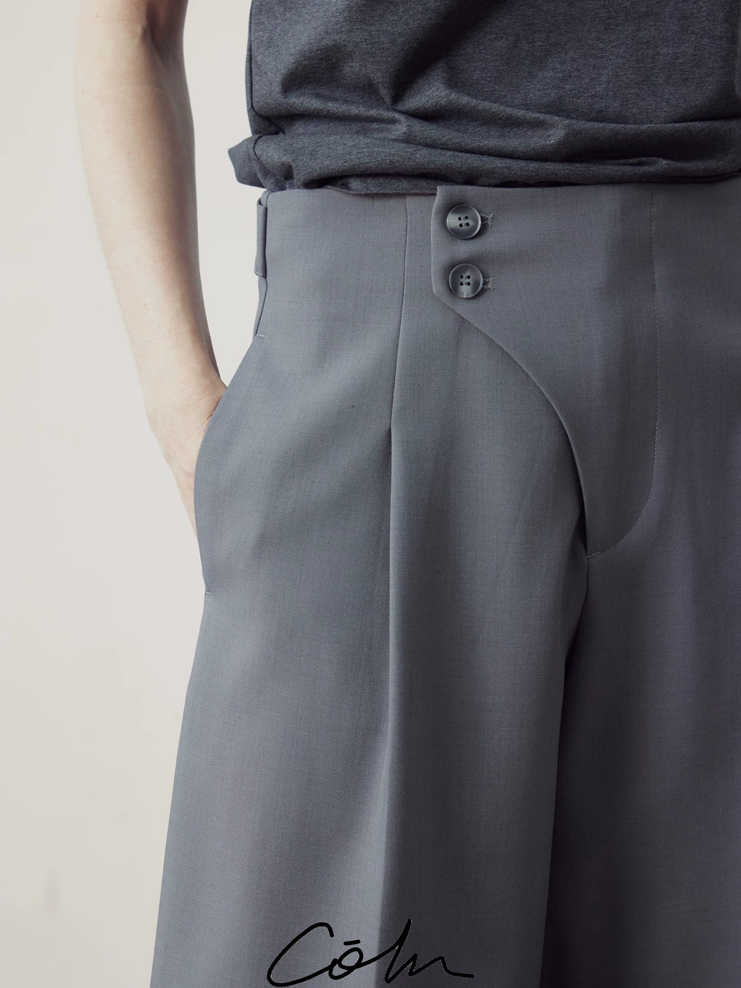 COLN Minimalist Anti-wrinkle Straight Loose Shorts