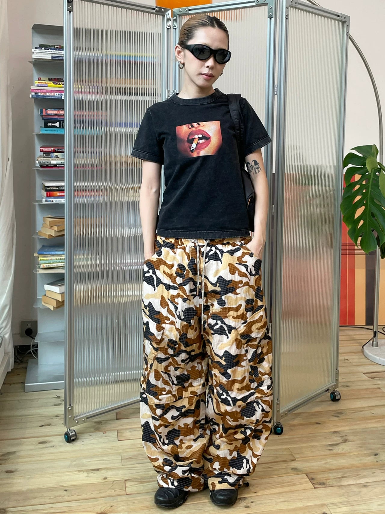 MMBBT Red Lip Print Flower Front Shoulder Embroidery Tee
