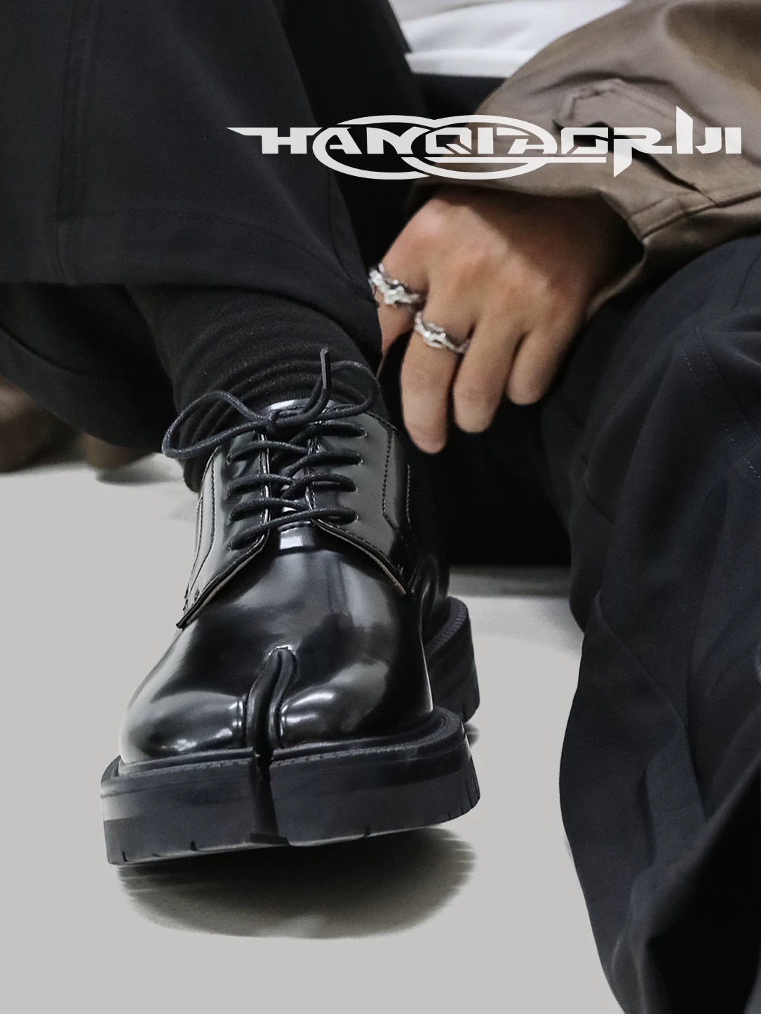 HANQIAORIJI Goodyear Welt Split-Toe Leather Tabi