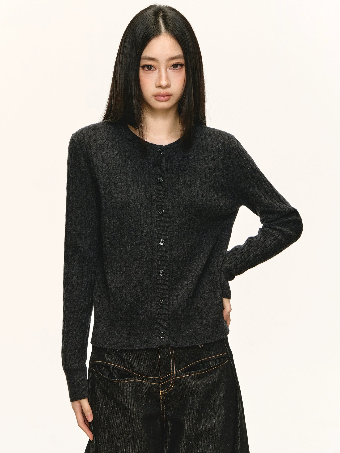 Anna Aneae Bottomed Slim-fitting Short Knitted Top
