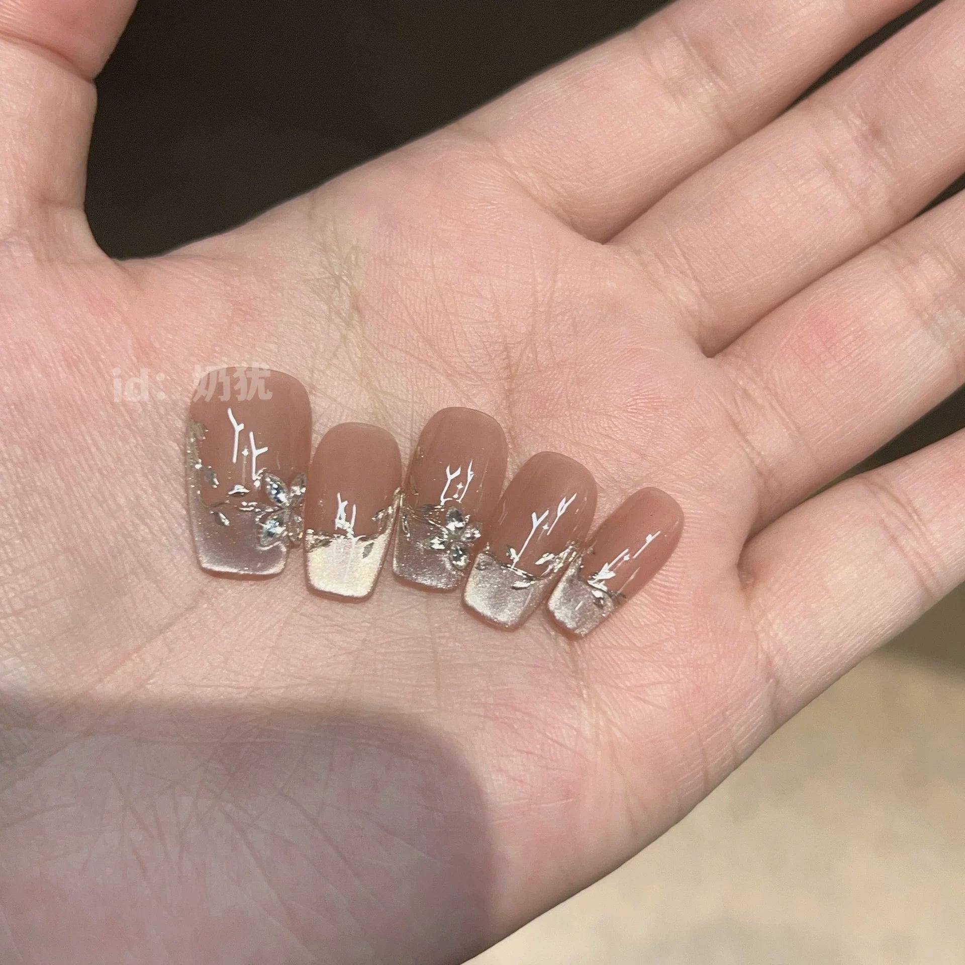 Beetle Nails Champagne Silver Hand-Painted Press-On Nails