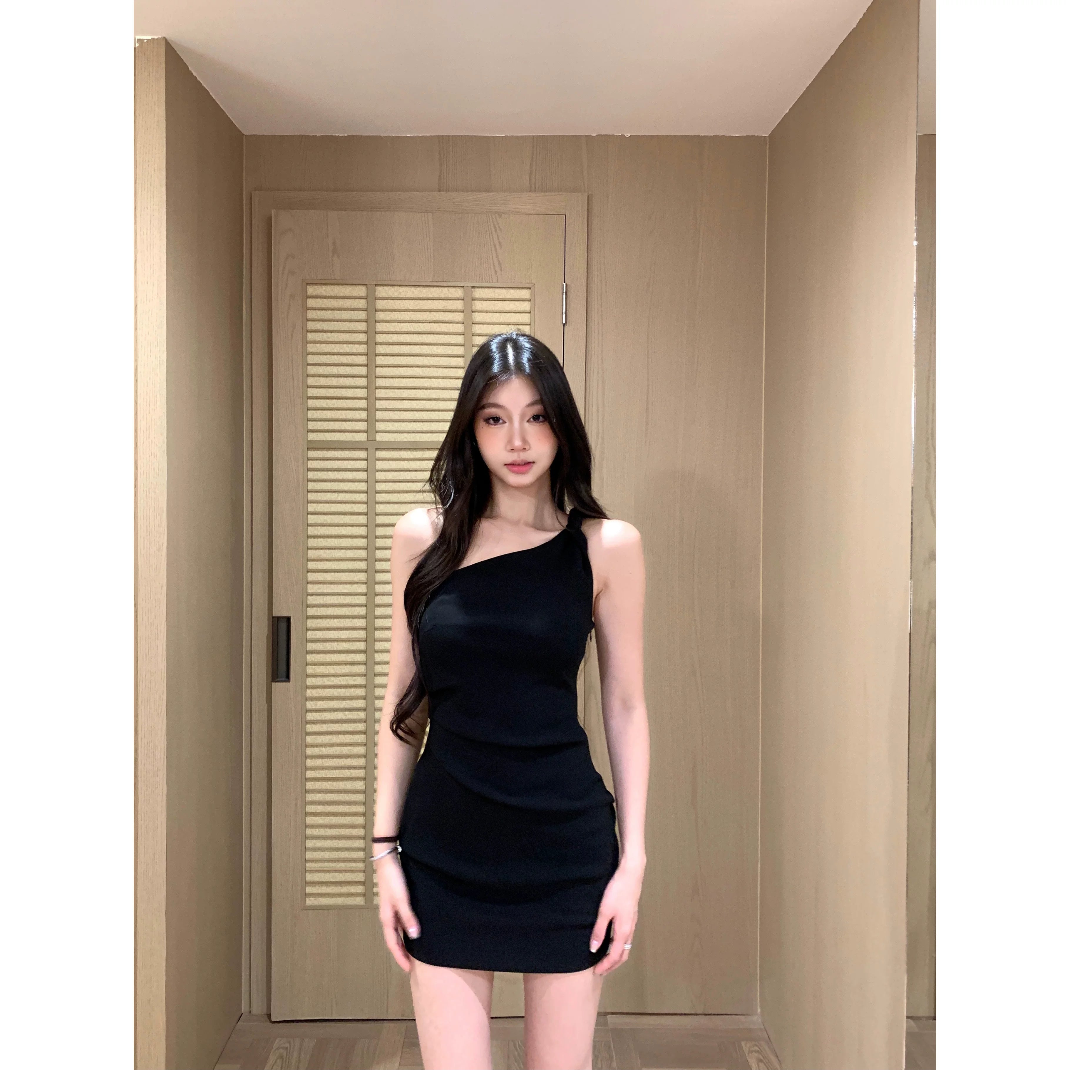 WITHMIN Diagonal Neck Off-the-shoulder Waist Slim-fit Skirt
