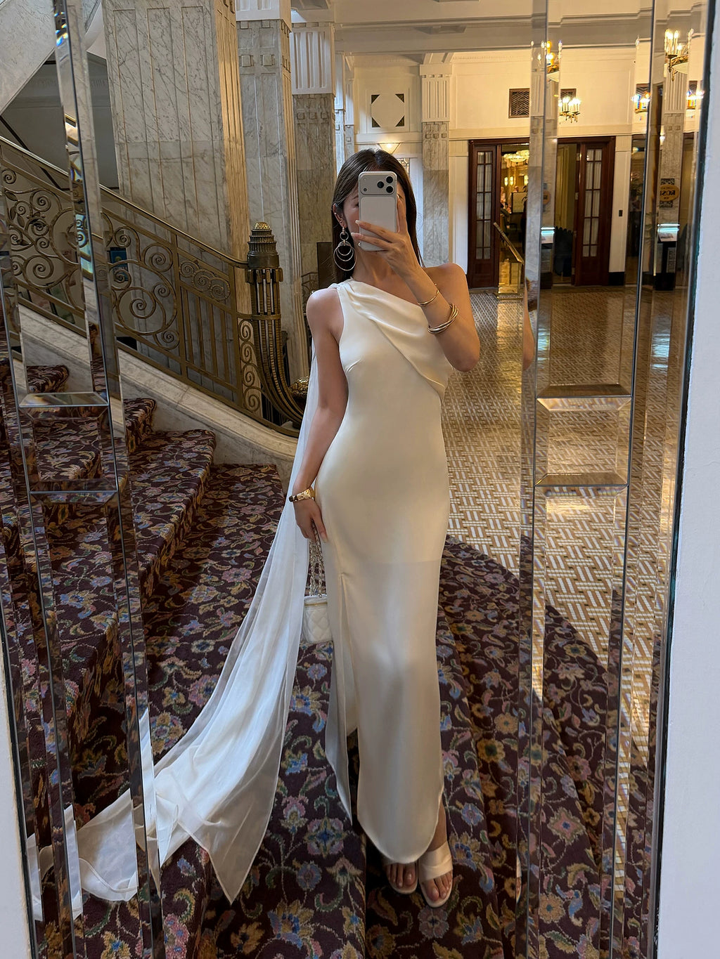 NEVA HU Temperament Satin Slanted Shoulder Streamer Dress