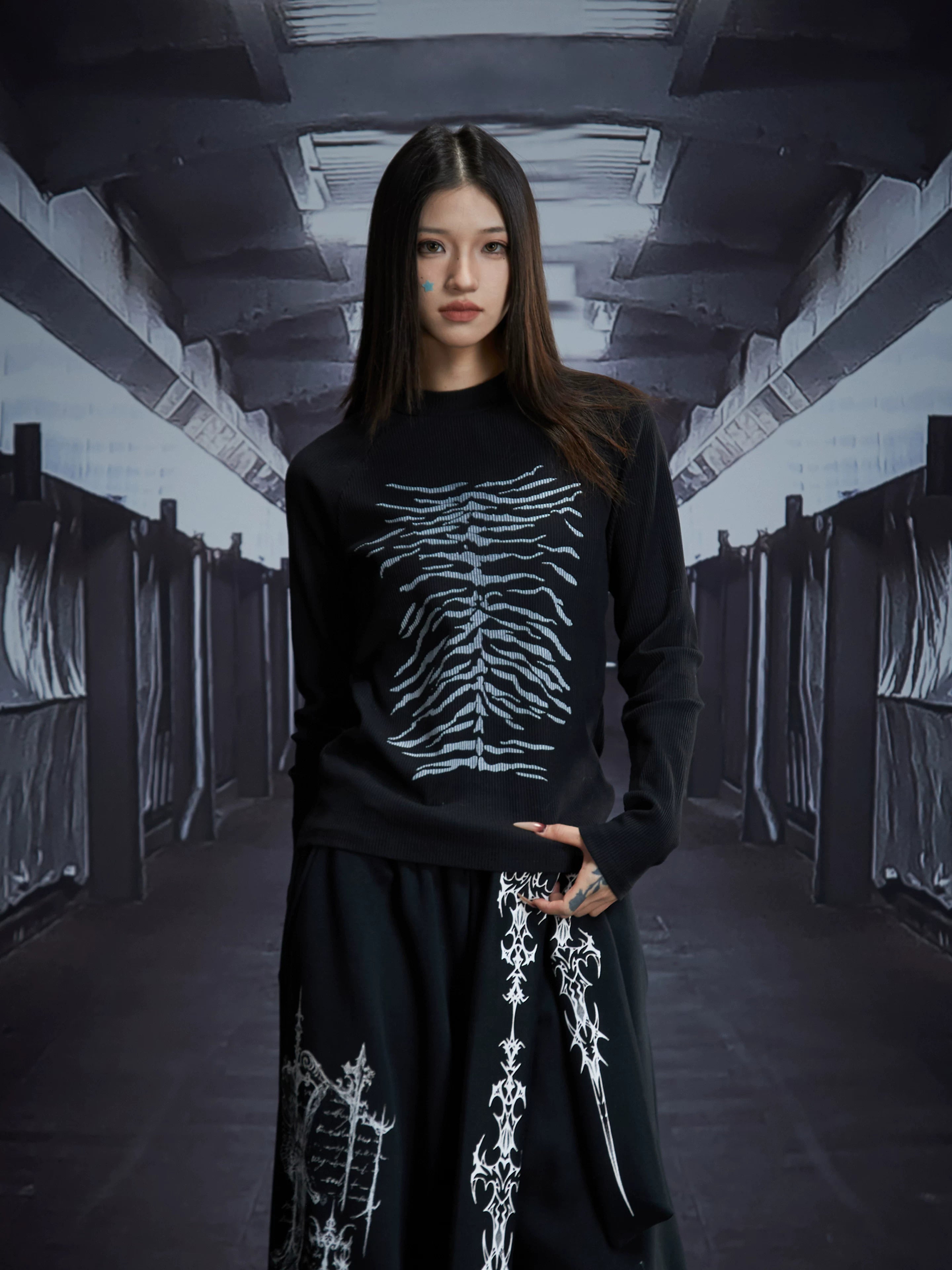 NOMANIAI Slim-fit Short Crew Neck Knitted Sweater