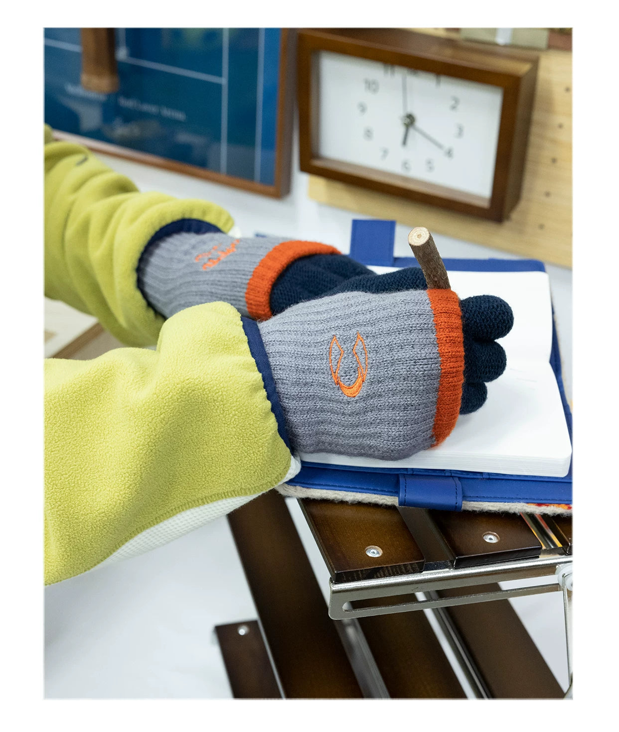 THE HOBOO Knitted Thermal Gloves