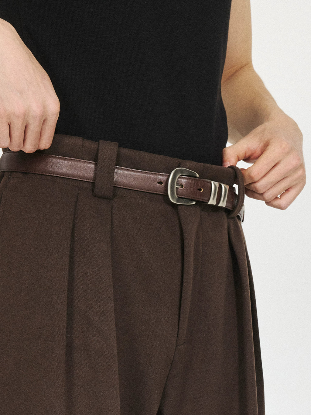 Stay The Night Pleated A-shaped Slightly Wide Trousers