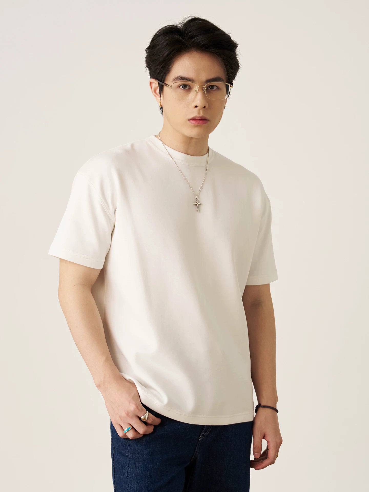 GOODLIVEABLE Simple Slightly Loose Small Neckline Tee