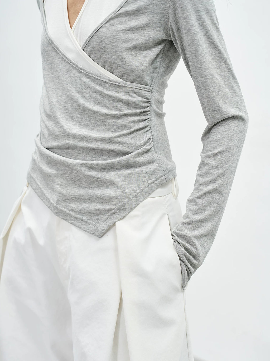EIGHTHMONTH Splicing Fake Two Pieces Neck Long Sleeves