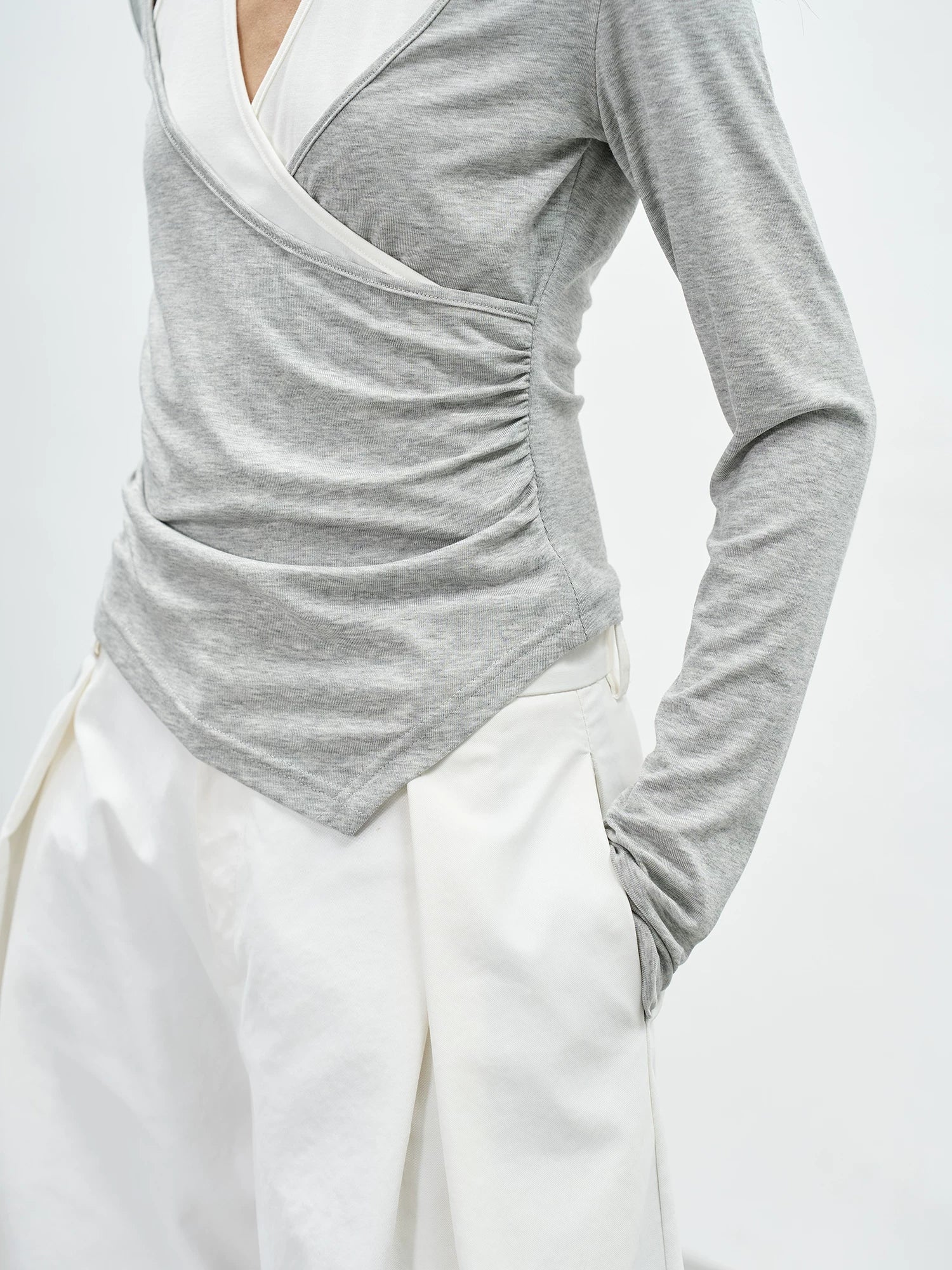 EIGHTHMONTH Splicing Fake Two Pieces Neck Long Sleeves
