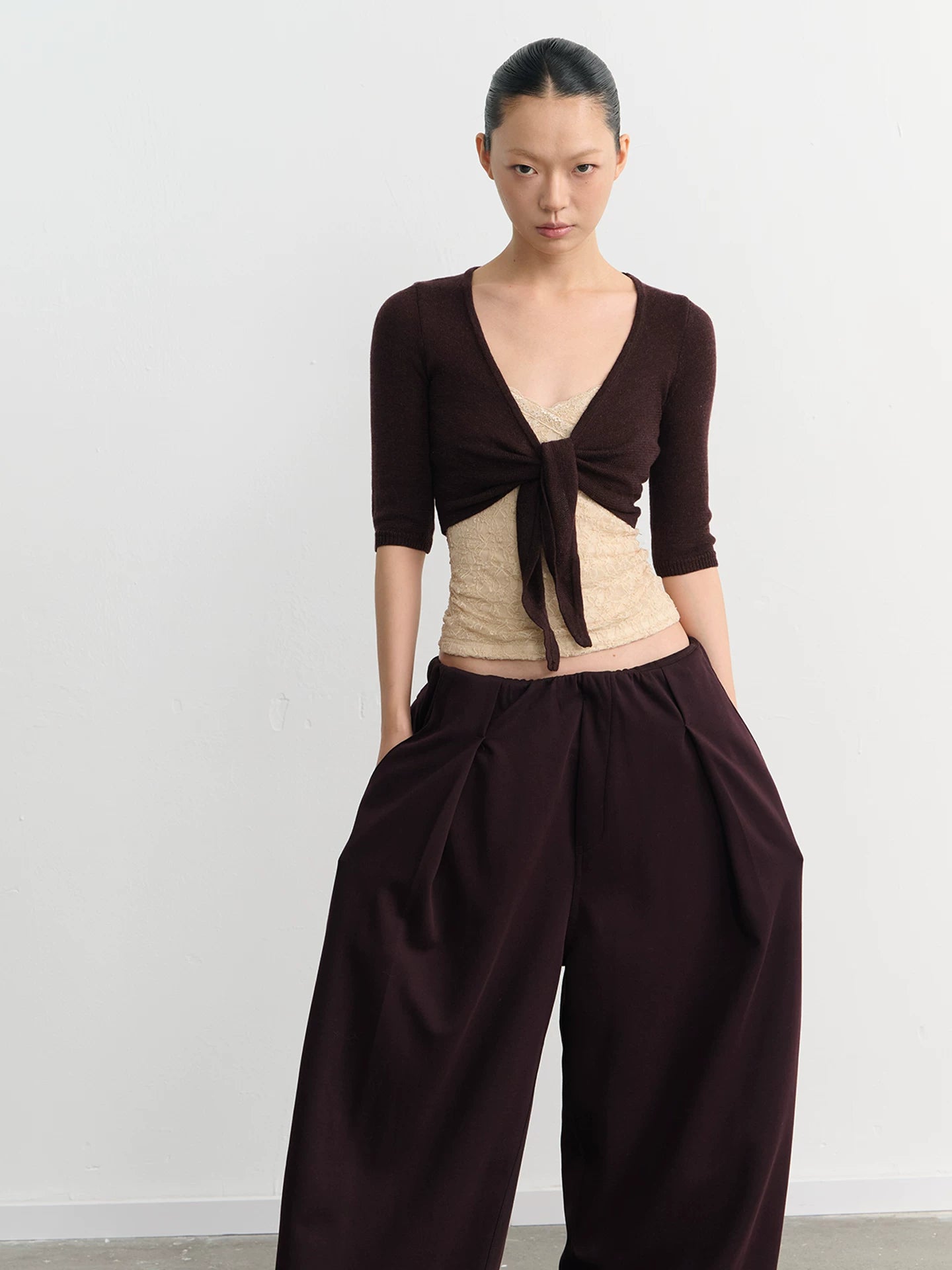 LINY LIBERTY Stretch-knit V-neck Strap-on Short Cardigan