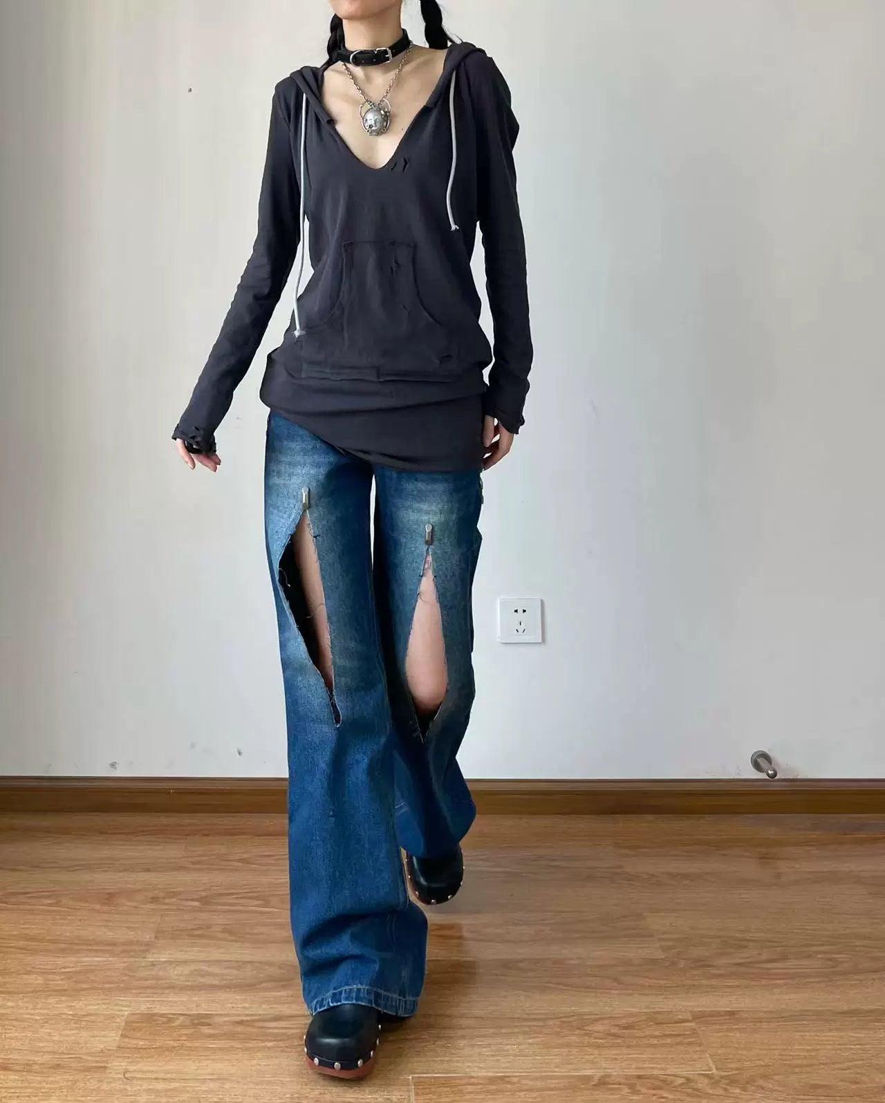 Enteralt Ripped Trim Nailed Jeans