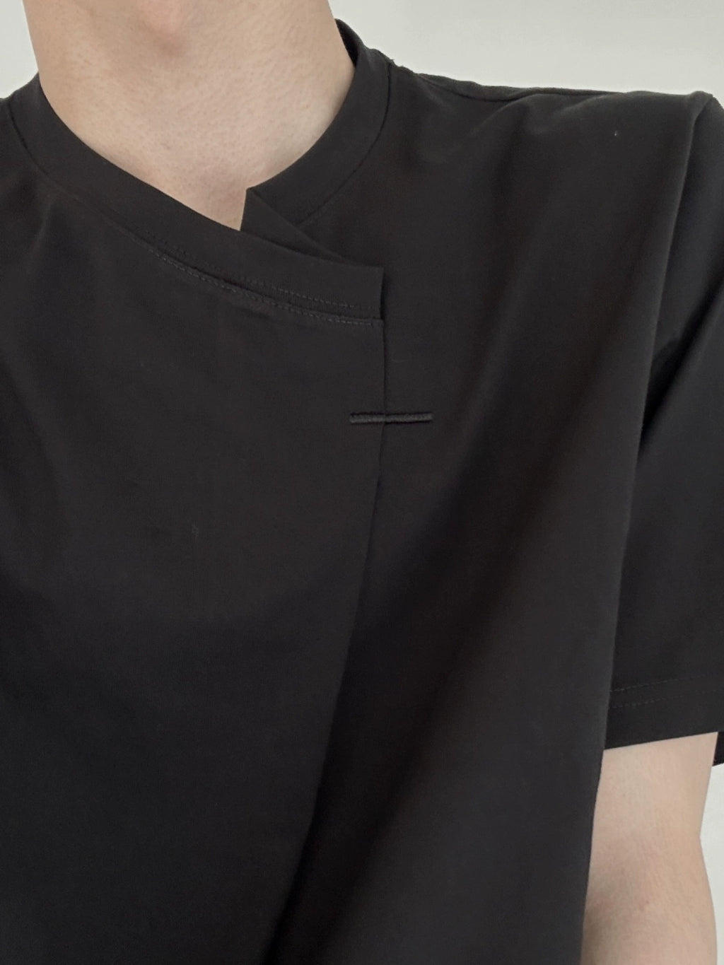 COLN Casual Neckline Pleated Tee