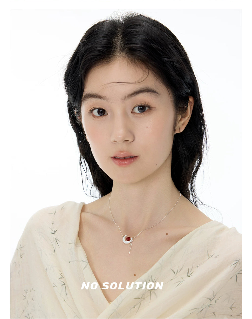 NO SOLUTION Moon Agate Niche Necklace