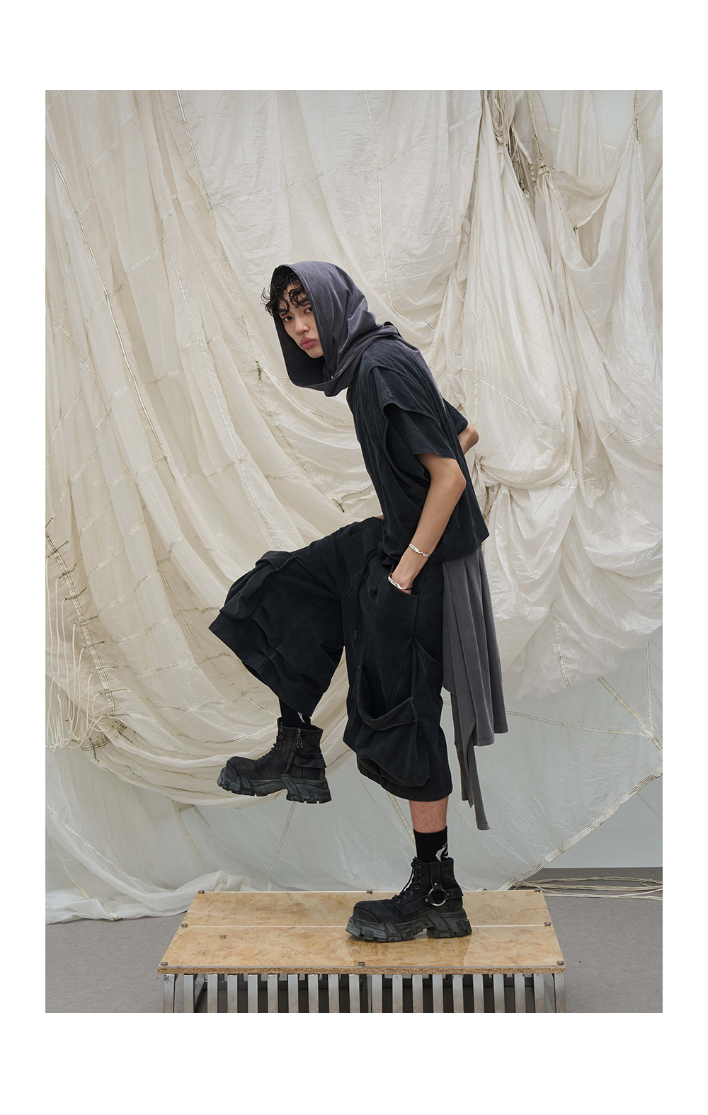 RELABEL Is Detachable and Comes with A Decorated Large Hood